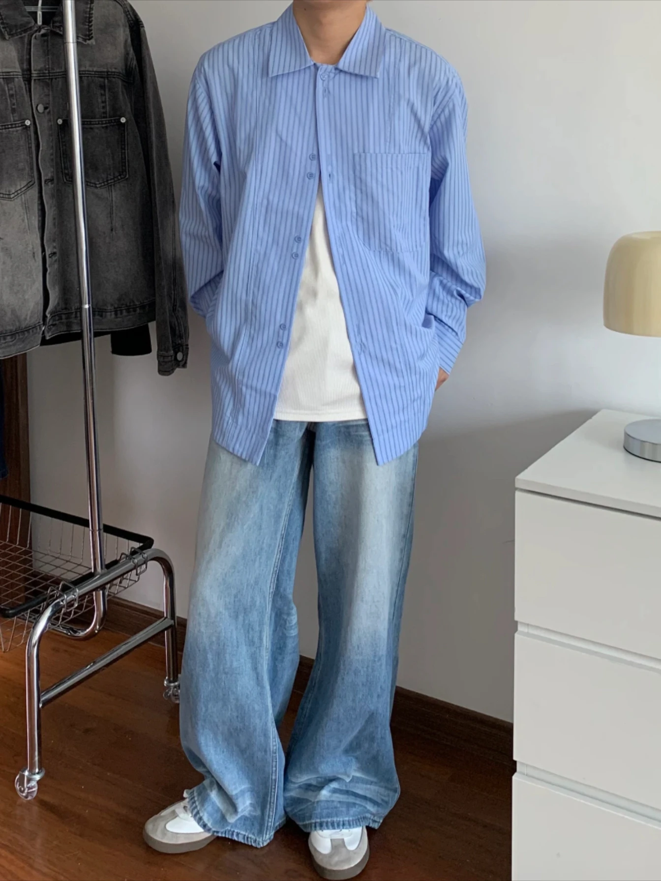 Свободный мужской длинный све в полоску в корейском стиле, ленивый повседневный дизайн, осенний универсальный тонкий текстурированный открытый кардиган irt
Свободный мужской длинный све в полоску в корейском стиле, ленивый повседневный дизайн, осенний универсальный тонкий текстурированный открытый кардиган irt