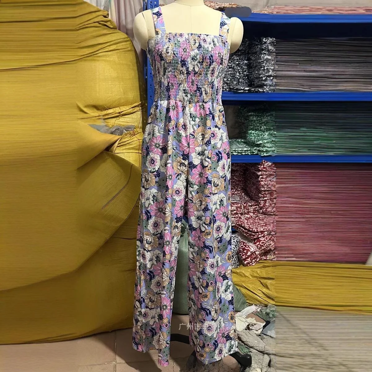 Женский комбинезон с низкой талией и принтом, длинные брюки из тонкой ткани на подтяжках, материал лайкры, весна 2025, модный женский костюм
Женский комбинезон с низкой талией и принтом, длинные брюки из тонкой ткани на подтяжках, материал лайкры, весна 2025, модный женский костюм