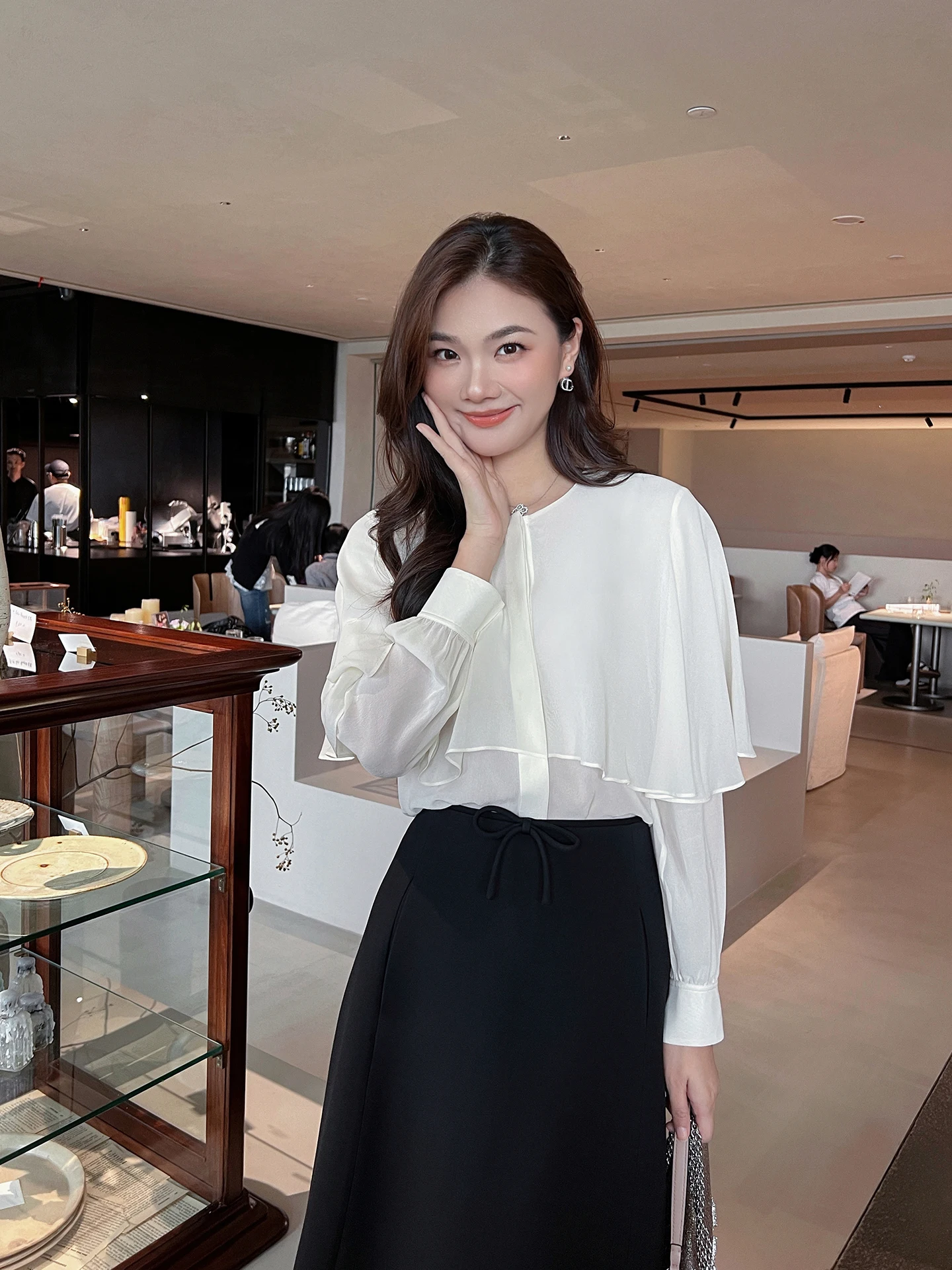 Женская шелковая блузка Ele Long Sve с круглым вырезом и эффектом драпировки, из 100% натурального шелка, для осенней моды
Женская шелковая блузка Ele Long Sve с круглым вырезом и эффектом драпировки, из 100% натурального шелка, для осенней моды