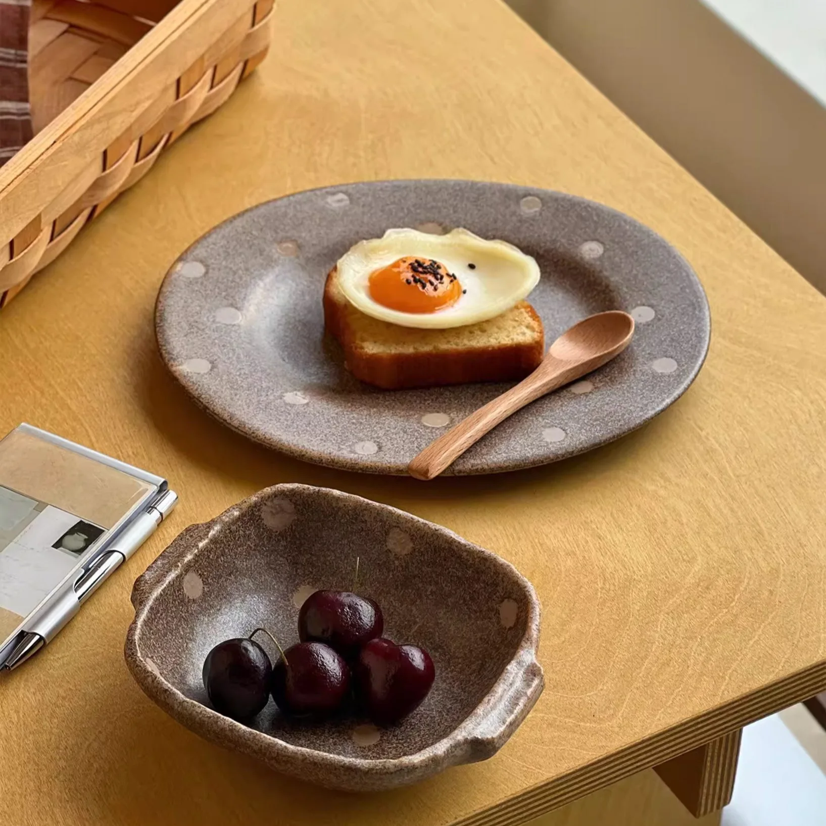 DSA brown polka dot plate bowl retro tableware household small material bowl breakfast plate dessert bowl cake plate
DSA brown polka dot plate bowl retro tableware household small material bowl breakfast plate dessert bowl cake plate