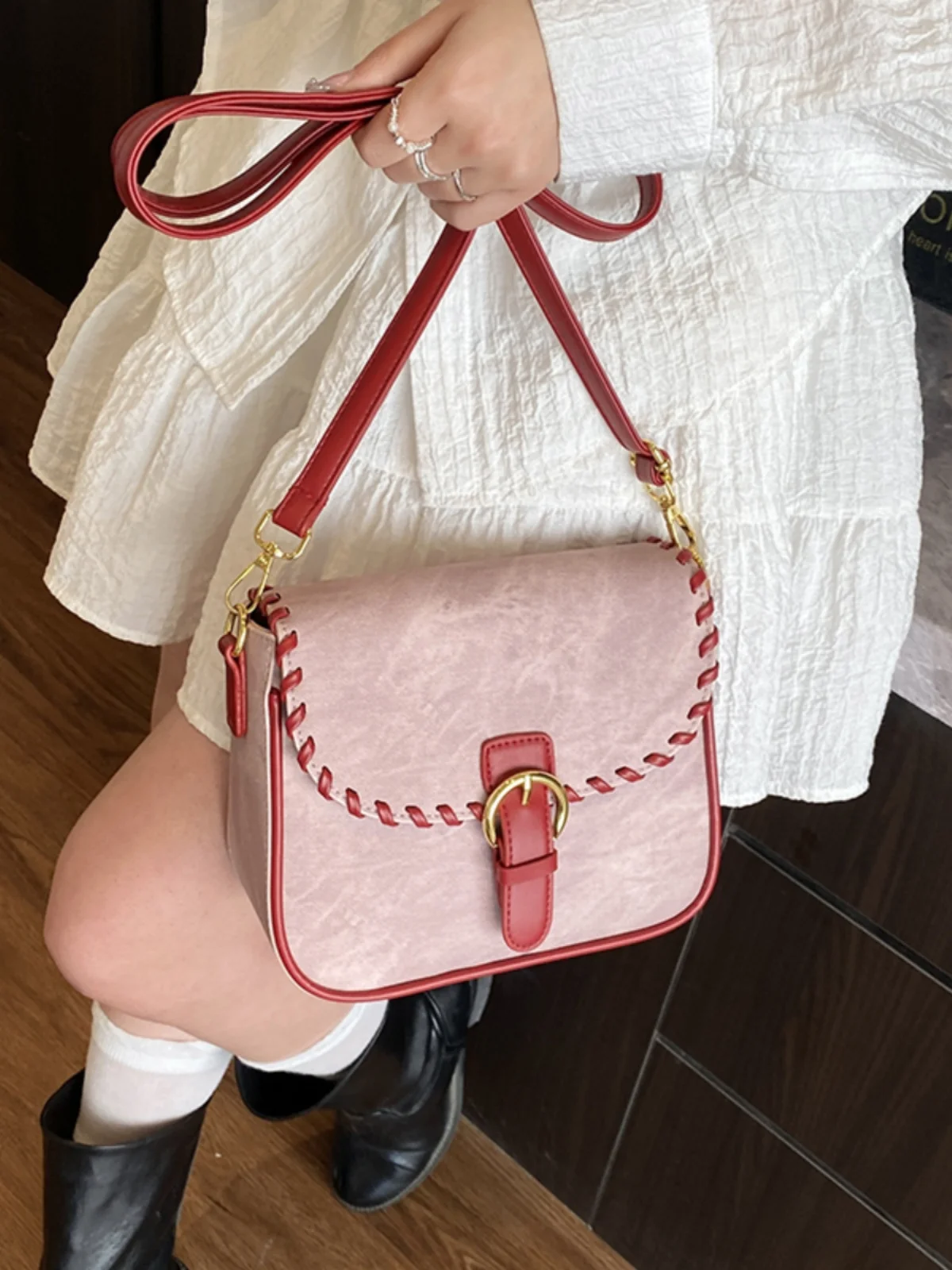 Simple Color Blocked PU Crossbody Bag 2025 New Women's Spring Chic Outdoor Travel Shoulder Bags Fashionable Commuting Handbag
Simple Color Blocked PU Crossbody Bag 2025 New Women's Spring Chic Outdoor Travel Shoulder Bags Fashionable Commuting Handbag