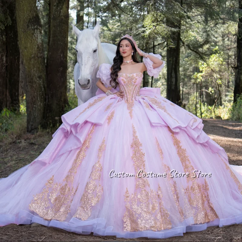 Luxury Pink Gold Quinceañera Gown Detachable Puff Sleeves Gold Embroidery Corset Glitter Tulle Ruffled Ball Gown Sweet 16 Prom D
Luxury Pink Gold Quinceañera Gown Detachable Puff Sleeves Gold Embroidery Corset Glitter Tulle Ruffled Ball Gown Sweet 16 Prom D