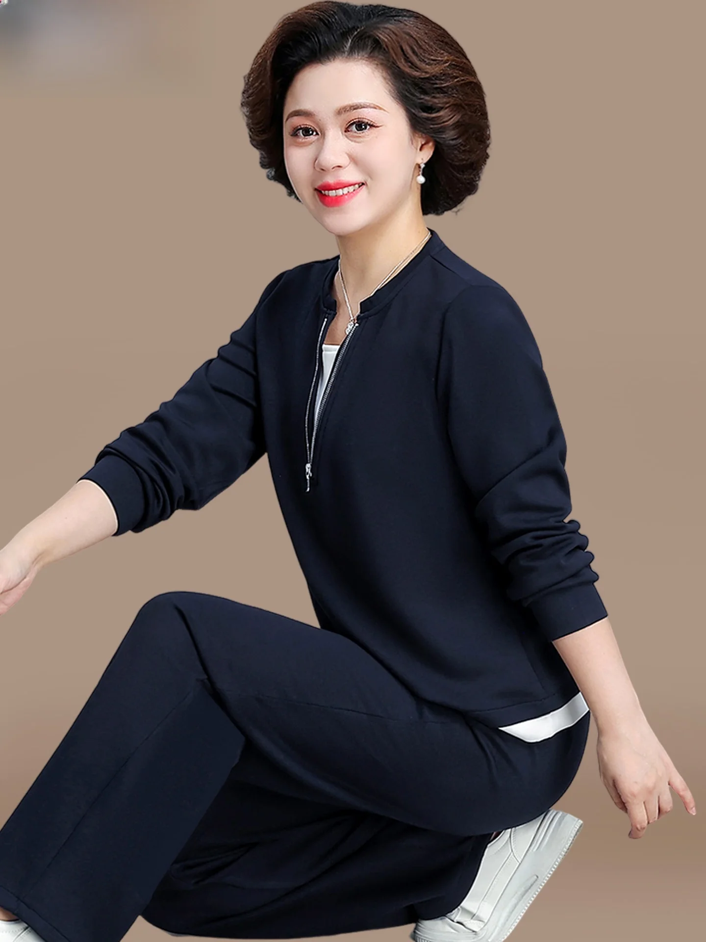 Casual Sportswear Set for Middle-Aged Mothers Autumn Faion 2025 New Sle Women's Sweatirt Spring Autumn Two-Piece Set
Casual Sportswear Set for Middle-Aged Mothers Autumn Faion 2025 New Sle Women's Sweatirt Spring Autumn Two-Piece Set