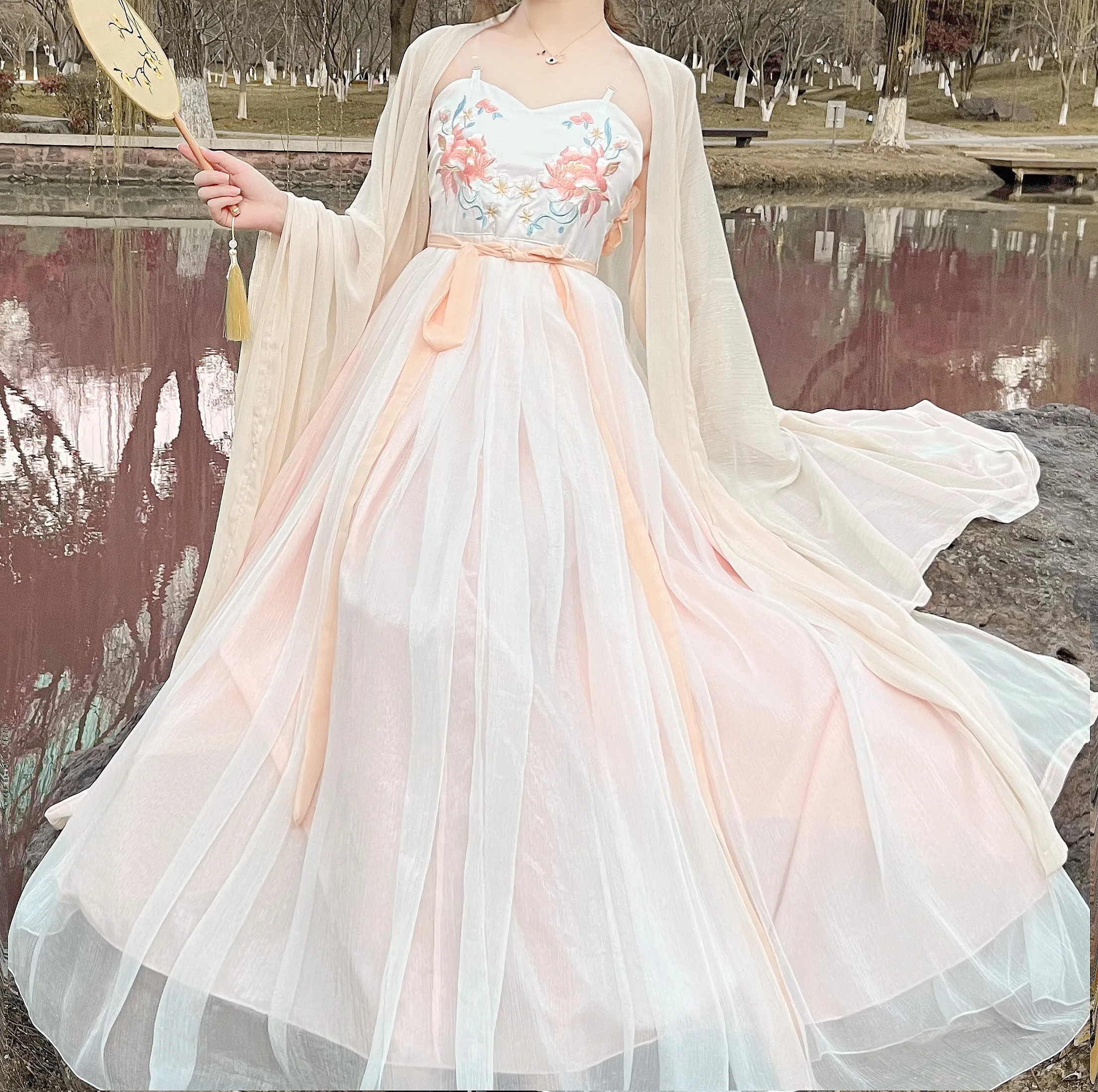 Chinese Traditional hanfu women's elegant ancient tang embroidery princess dress fairy suit
Chinese Traditional hanfu women's elegant ancient tang embroidery princess dress fairy suit