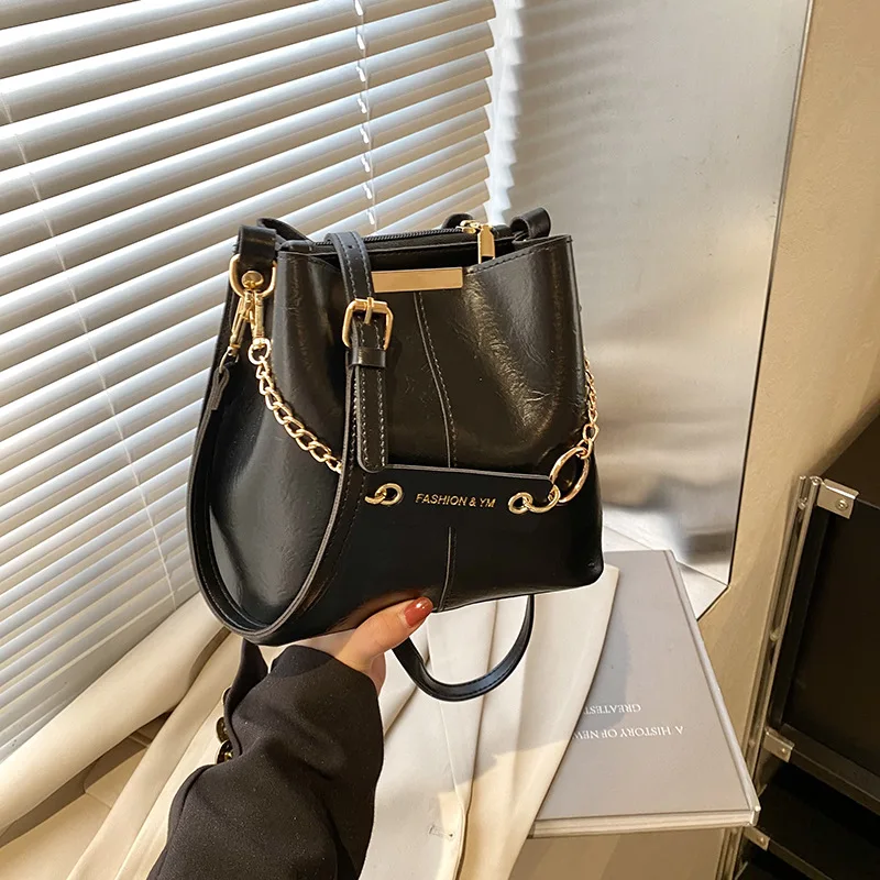 2026 Large-capacity Urban Commuter Luxury Women's Bag Women's New Wide Shoulder Strap, Single Shoulder Unique Design Bucket Bag
2026 Large-capacity Urban Commuter Luxury Women's Bag Women's New Wide Shoulder Strap, Single Shoulder Unique Design Bucket Bag