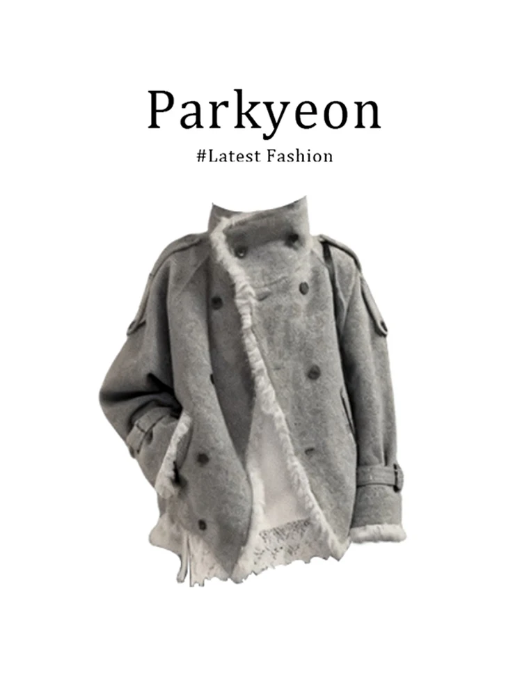Parkyeon Grey Plaid Woolen Coat Women's Short Style Fashionable Winter New Arrival Fur Collar Double Breasted Jacket
Parkyeon Grey Plaid Woolen Coat Women's Short Style Fashionable Winter New Arrival Fur Collar Double Breasted Jacket