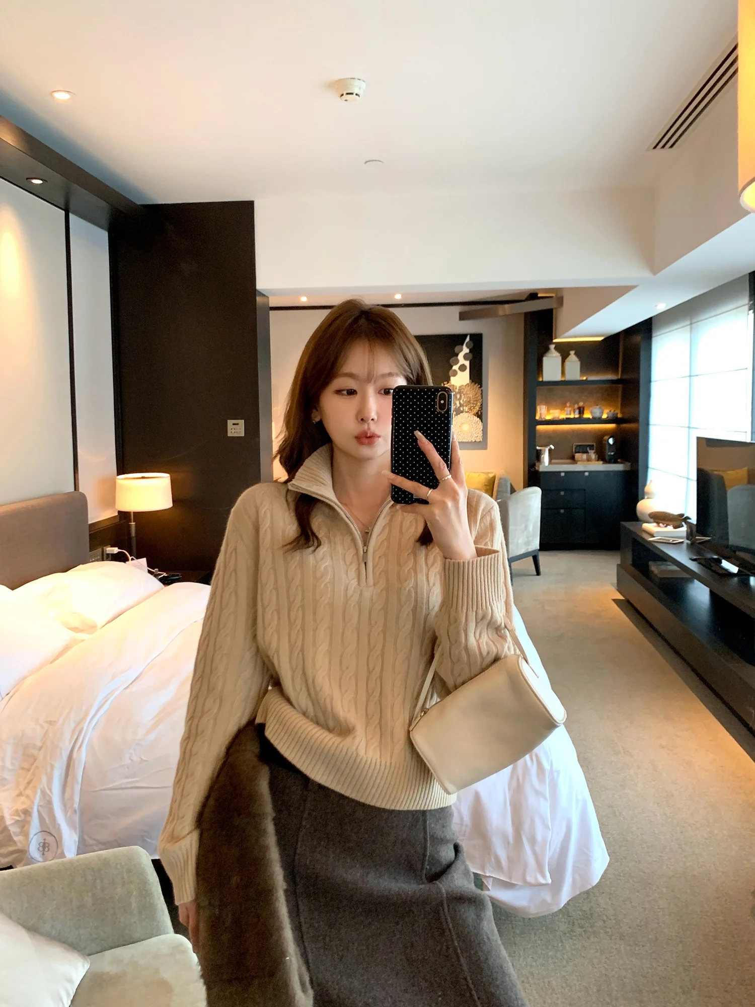 Loose Fit Woolen High Neck Twist Sweater Women's Autumn Winter New Style Lazy Design Knitted Shirt Soft Warm Long Sleeve Zipper
Loose Fit Woolen High Neck Twist Sweater Women's Autumn Winter New Style Lazy Design Knitted Shirt Soft Warm Long Sleeve Zipper