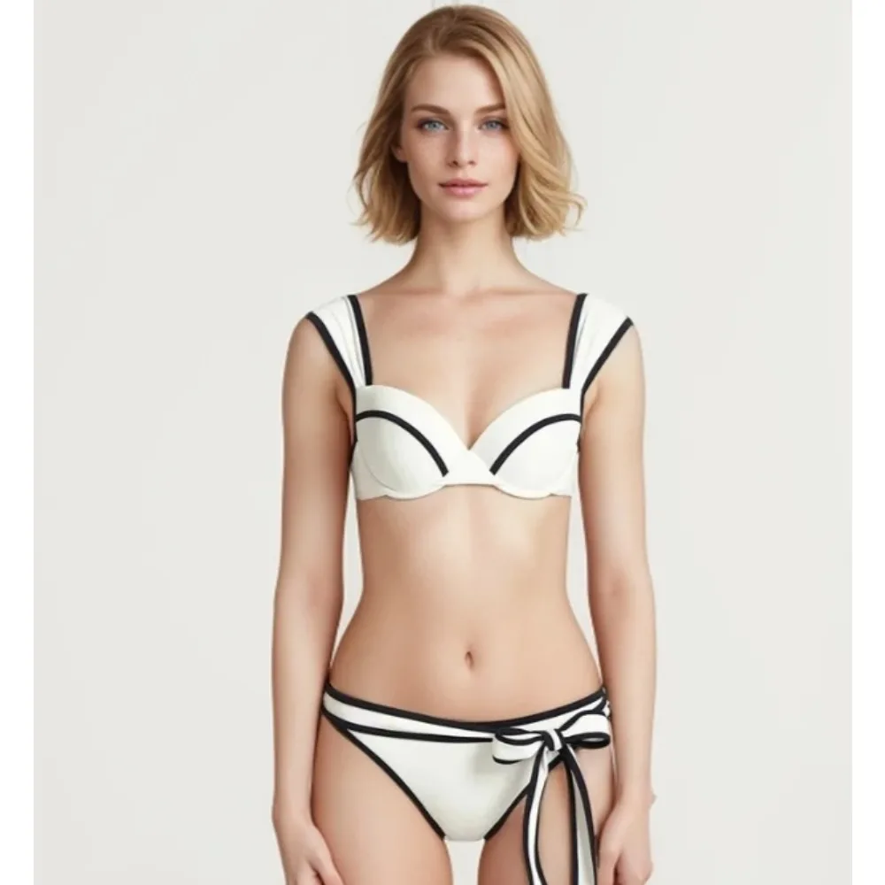 Two-piece Bikini Triangle Swimsuit Women's Size Breast Steel Bracket Gathers Korean Black And White Export Swimsuit
Two-piece Bikini Triangle Swimsuit Women's Size Breast Steel Bracket Gathers Korean Black And White Export Swimsuit