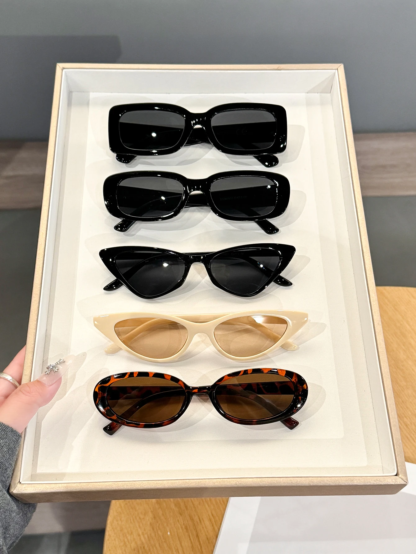 5Pcs Unisex Simple and Stylish Glasses for Men and Women, Daily Fashion Accessories, Street Style Optical
5Pcs Unisex Simple and Stylish Glasses for Men and Women, Daily Fashion Accessories, Street Style Optical