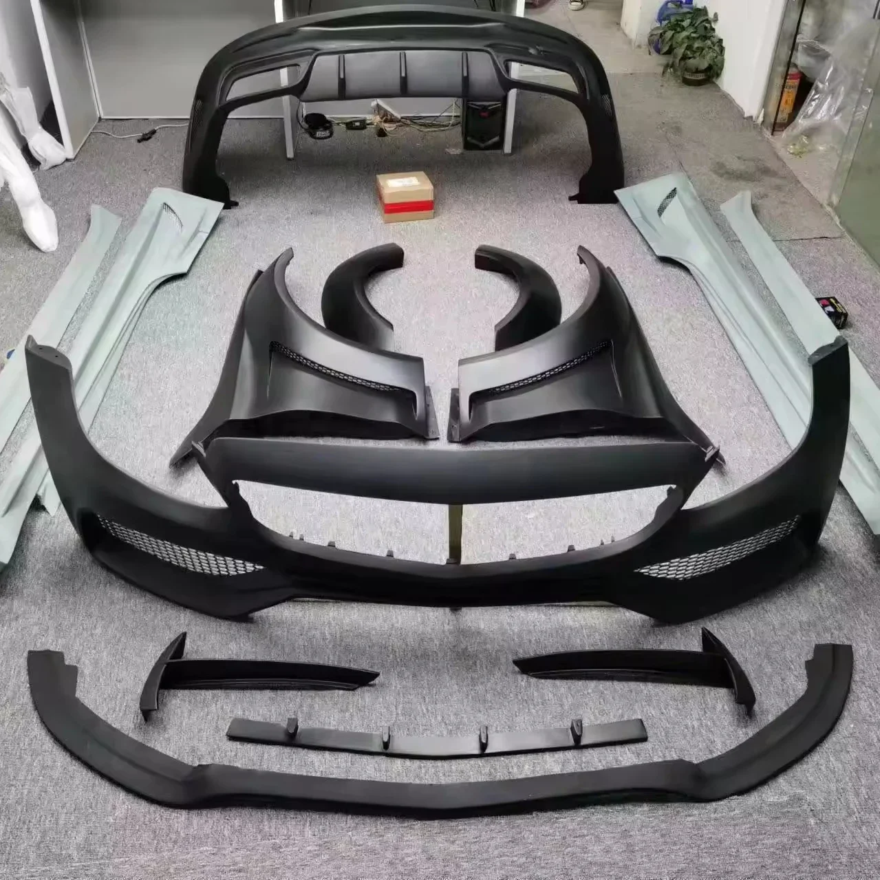 High Quality Body Kits For Mercedes benz w205 C43 Body Kit Upgraded PD Style carbon/ FRP Wide Body Kit
High Quality Body Kits For Mercedes benz w205 C43 Body Kit Upgraded PD Style carbon/ FRP Wide Body Kit