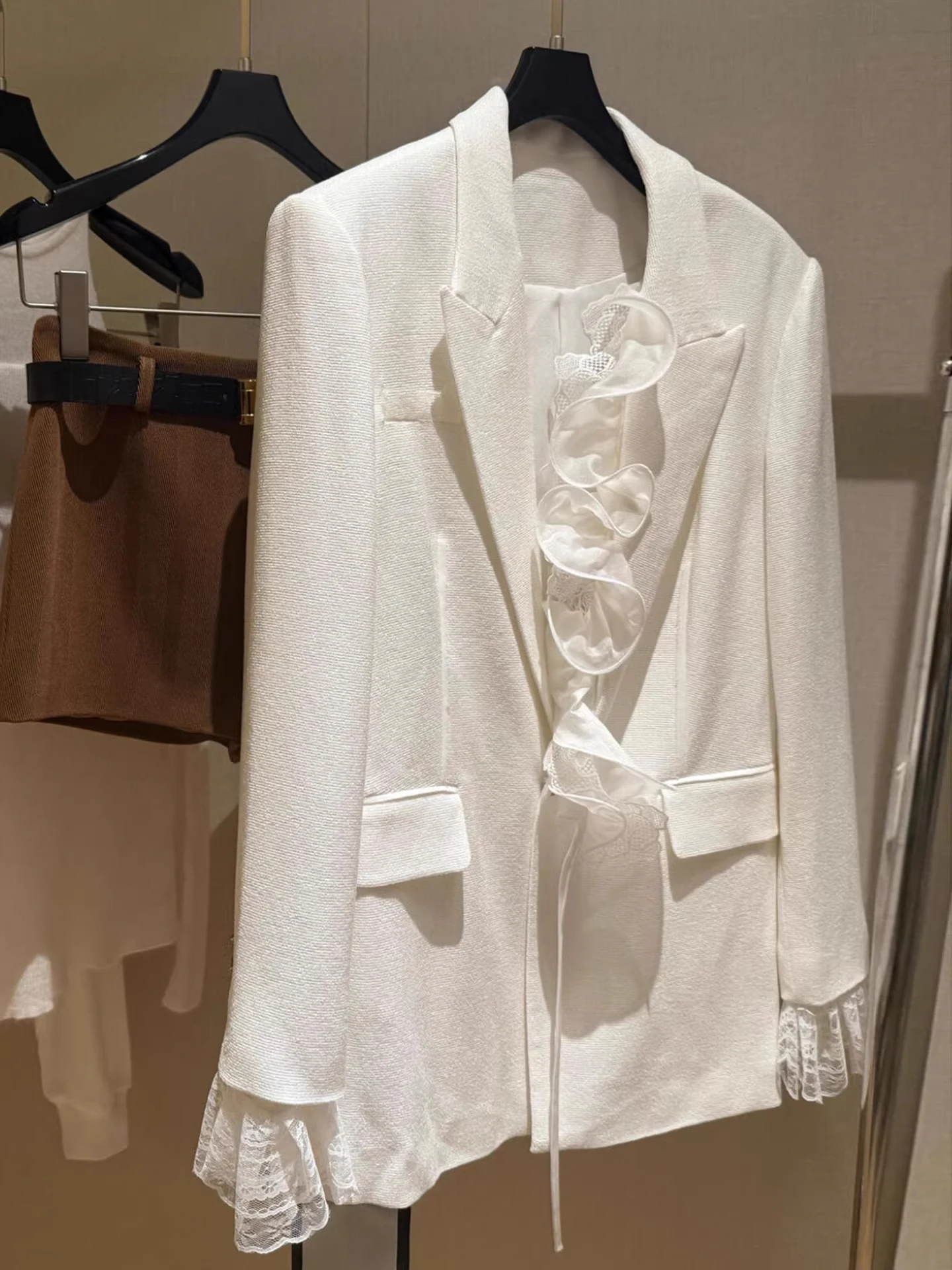 Elegant Wooden Design Women's Suit Jacket for Important Occasions High-End Feel French Style Standard Fit Long Sleeve
Elegant Wooden Design Women's Suit Jacket for Important Occasions High-End Feel French Style Standard Fit Long Sleeve