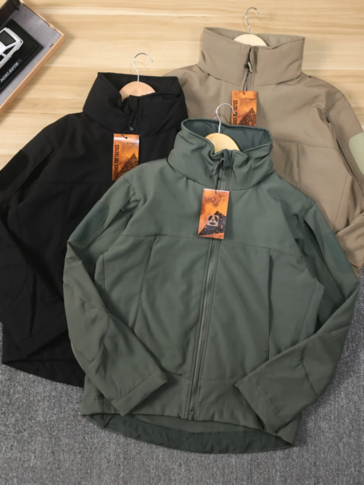 Мужская мягкая одежда ell Jaet, уличная водонепроницаемая одежда для скалолазания, весенне-осеннее новое тактическое пальто, ветрозащитный походный костюм
Мужская мягкая одежда ell Jaet, уличная водонепроницаемая одежда для скалолазания, весенне-осеннее новое тактическое пальто, ветрозащитный походный костюм