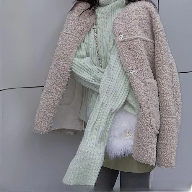 Sweet Style Short Sheepskin Jacket Women's Integrated Leather Fur Coat Particle Short Female Model Winter Season Button Closure
Sweet Style Short Sheepskin Jacket Women's Integrated Leather Fur Coat Particle Short Female Model Winter Season Button Closure