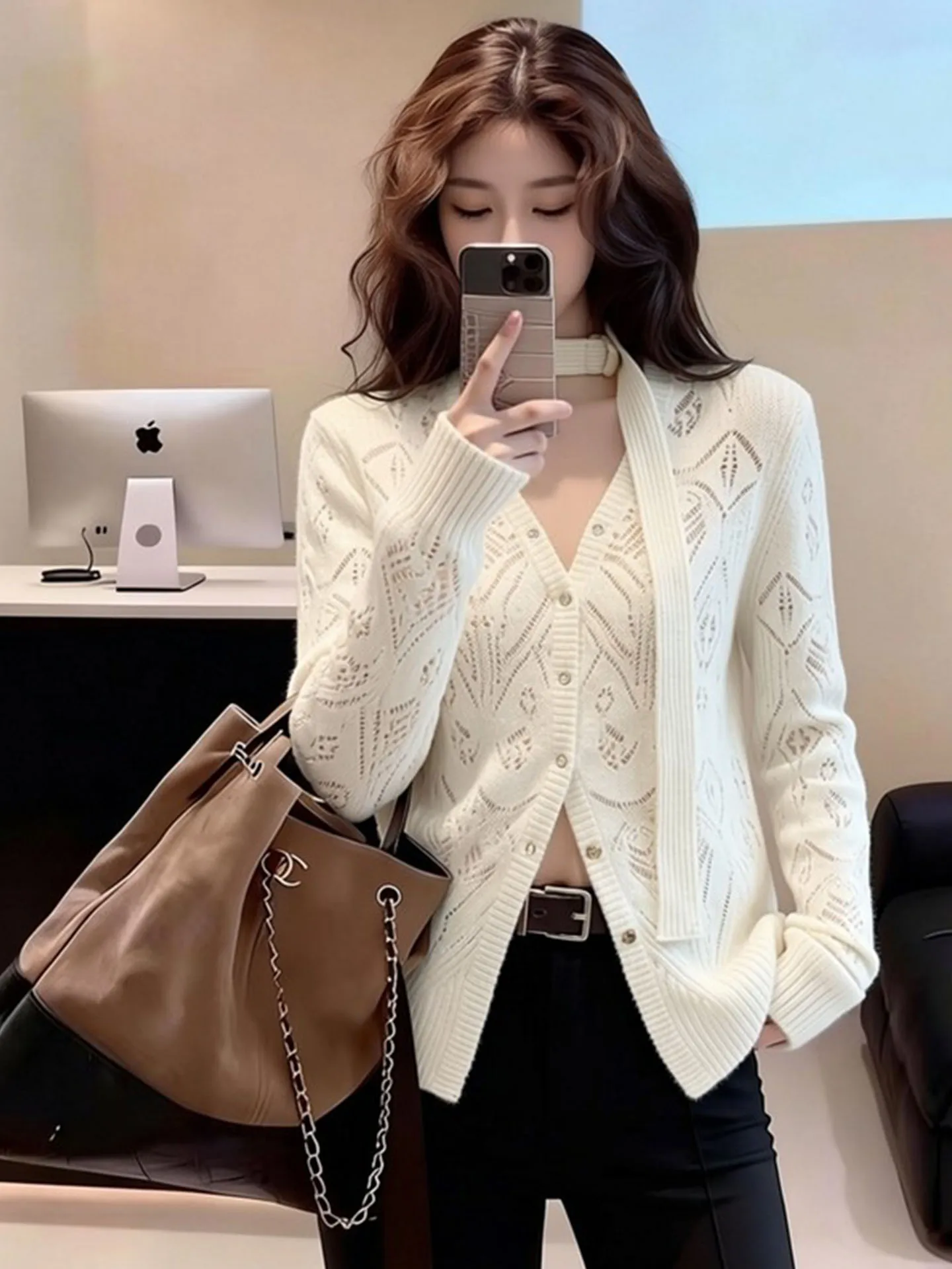 Женский вязаный кардиган Ele White с V-образным вырезом и ажурными элементами, модный дизайн весны 2026 года, элегантный, с длинными рукавами
Женский вязаный кардиган Ele White с V-образным вырезом и ажурными элементами, модный дизайн весны 2026 года, элегантный, с длинными рукавами