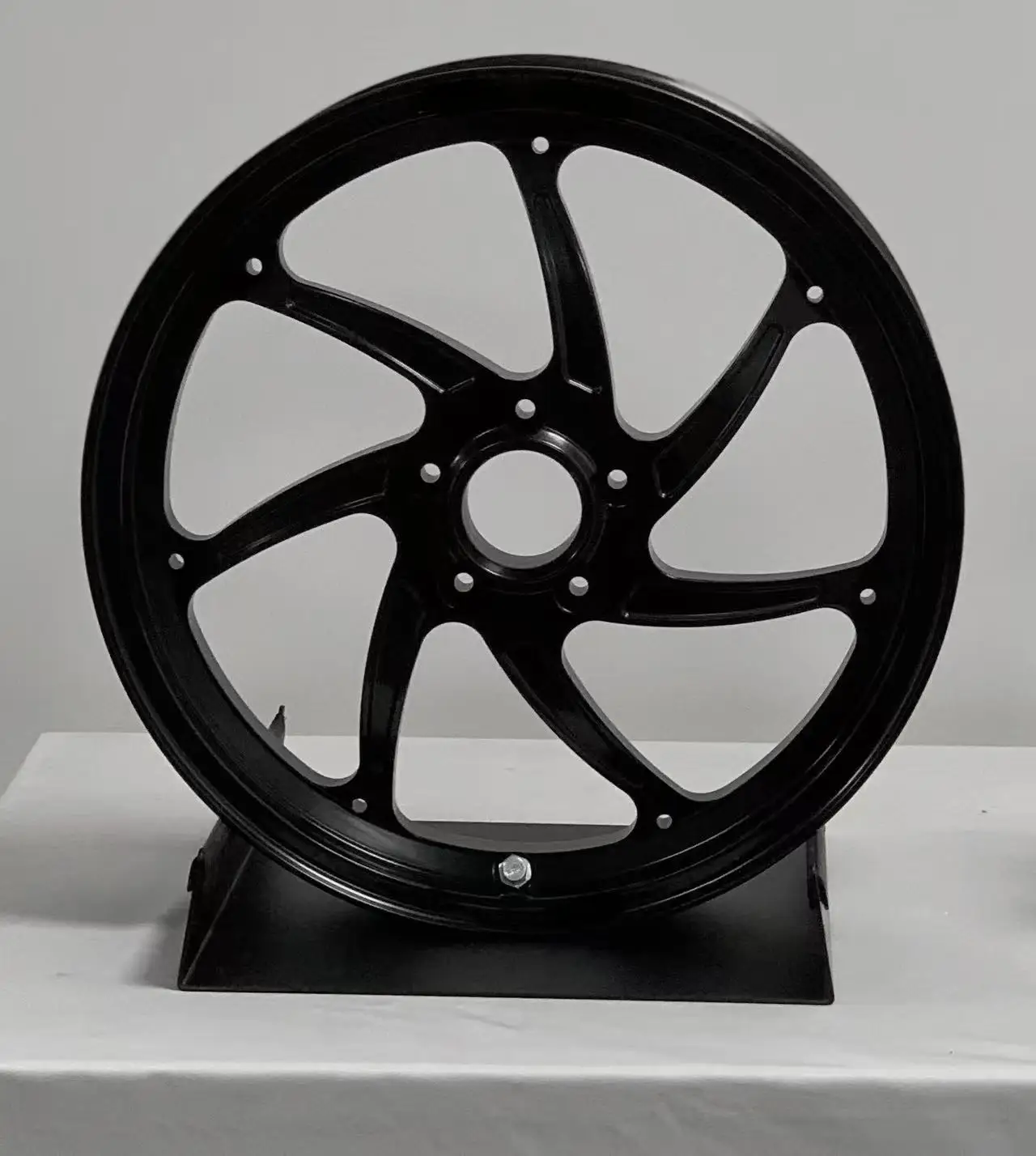 Колеса для супермото из высококачественного кованого алюминиевого сплава с цветным анодированием, сертифицированные ISO 9001, прямые продажи по заводской цене
Колеса для супермото из высококачественного кованого алюминиевого сплава с цветным анодированием, сертифицированные ISO 9001, прямые продажи по заводской цене