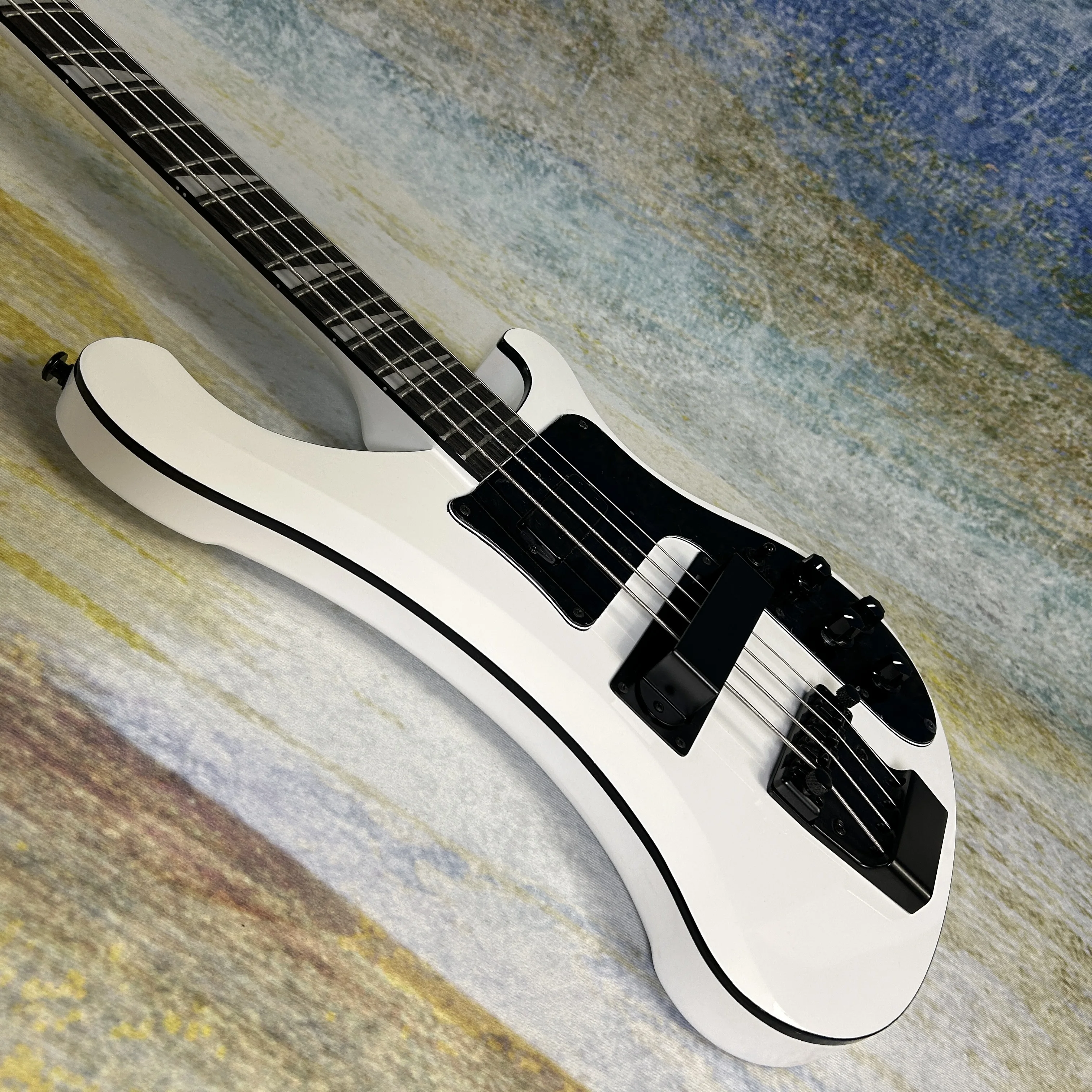 Bass Guitars 4003 Version White Color 844 mm Scale Length
Bass Guitars 4003 Version White Color 844 mm Scale Length