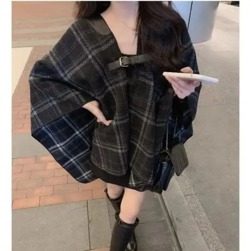 Temperament Black Medium Length Plaid Woolen Coat Women's Autumn and Winter Loose Versatile Cloak Shawl Jackets Female Clothing
Temperament Black Medium Length Plaid Woolen Coat Women's Autumn and Winter Loose Versatile Cloak Shawl Jackets Female Clothing