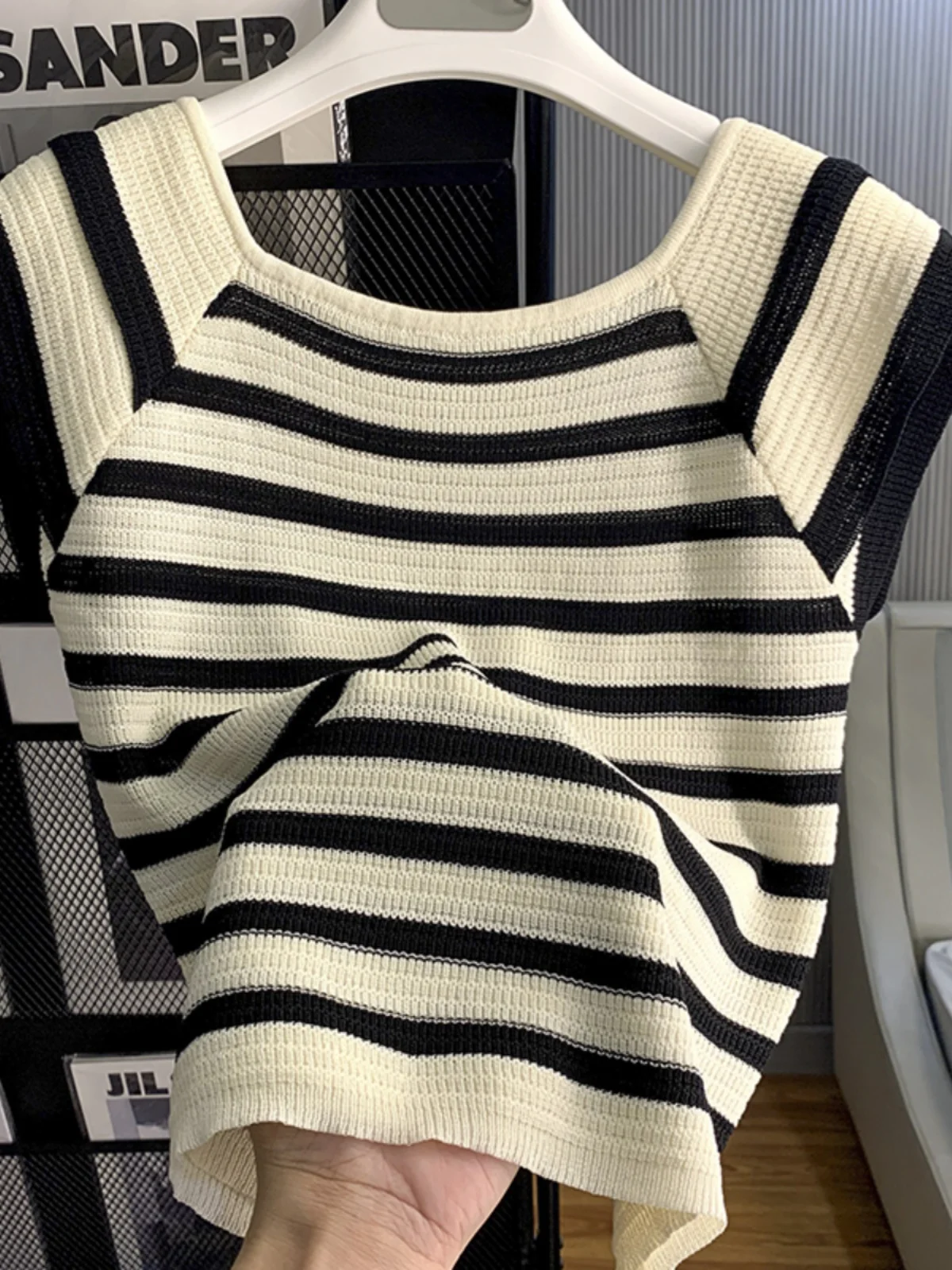 plus Size Women's Korean Style Knitted Short Sleeve Striped Base Shirt Show Clavicle Fly Sleeve Slimming Effect Summer Top
plus Size Women's Korean Style Knitted Short Sleeve Striped Base Shirt Show Clavicle Fly Sleeve Slimming Effect Summer Top