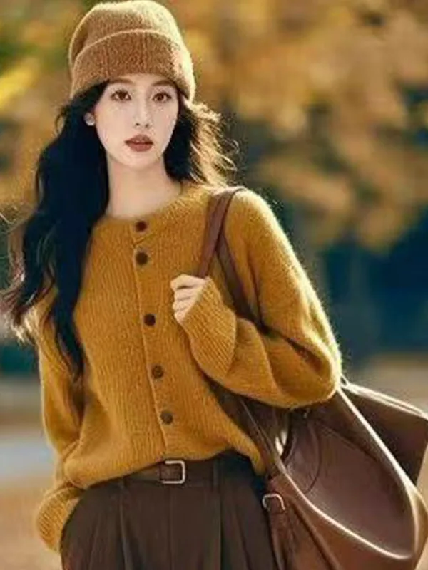 Ретро-кардиган из высококачественной шерсти: уникальный, шикарный, женственный, повседневный, свободного кроя, мягкий, с длинными рукавами, круглым вырезом, теплый.
Ретро-кардиган из высококачественной шерсти: уникальный, шикарный, женственный, повседневный, свободного кроя, мягкий, с длинными рукавами, круглым вырезом, теплый.