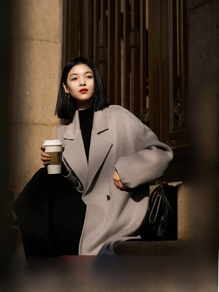 Desert Camel Woolen Coat Double-Faced Silk Camel down Mid-Length Outerwear Warm Straight-Cut OL Sle Faion for Women
Desert Camel Woolen Coat Double-Faced Silk Camel down Mid-Length Outerwear Warm Straight-Cut OL Sle Faion for Women