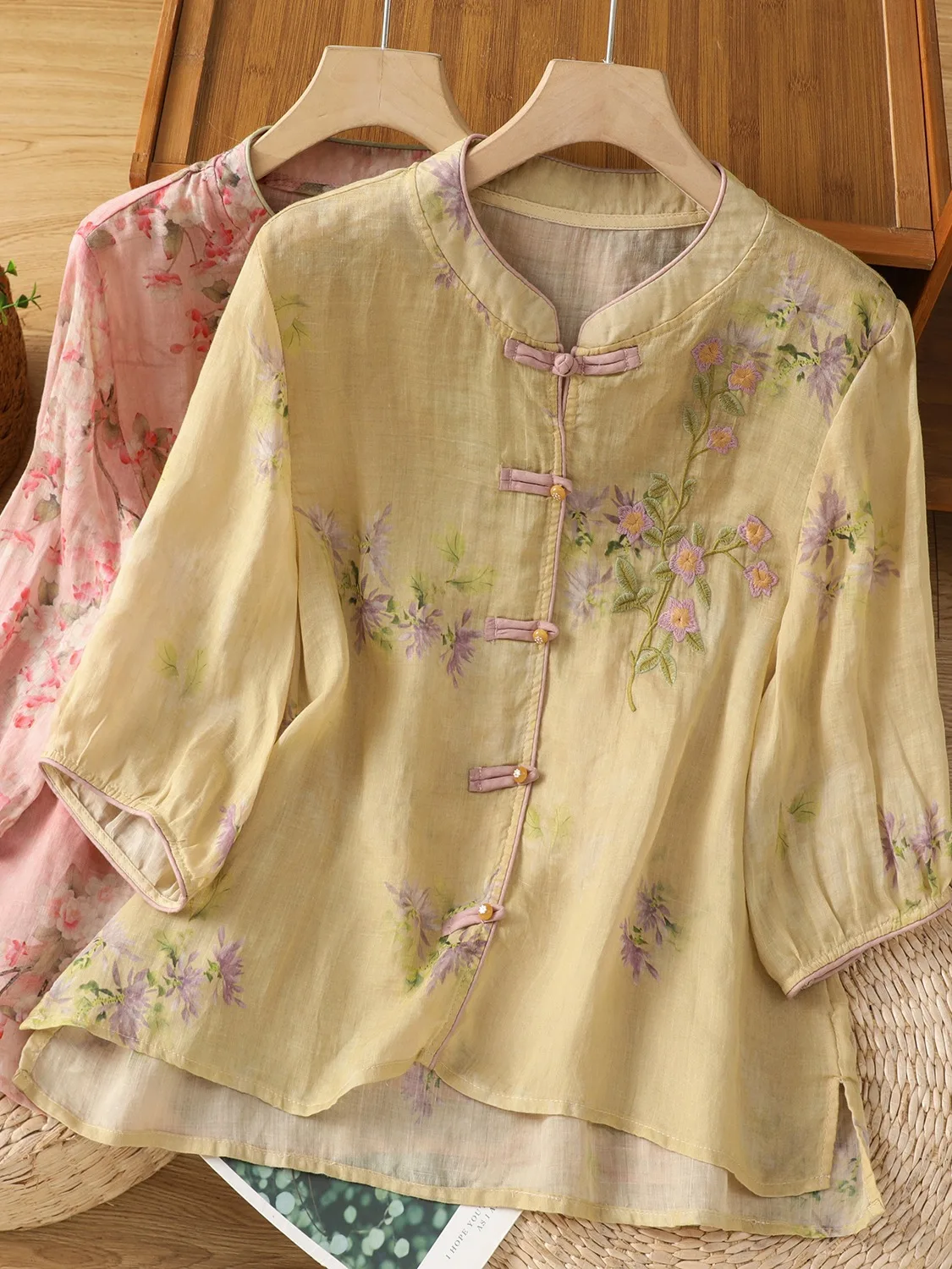 New Chinese Style Embroidered Cotton Linen Shirt Women's Summer Fashionable Age-defying Button-up Collar Loose Fit T-shirt
New Chinese Style Embroidered Cotton Linen Shirt Women's Summer Fashionable Age-defying Button-up Collar Loose Fit T-shirt