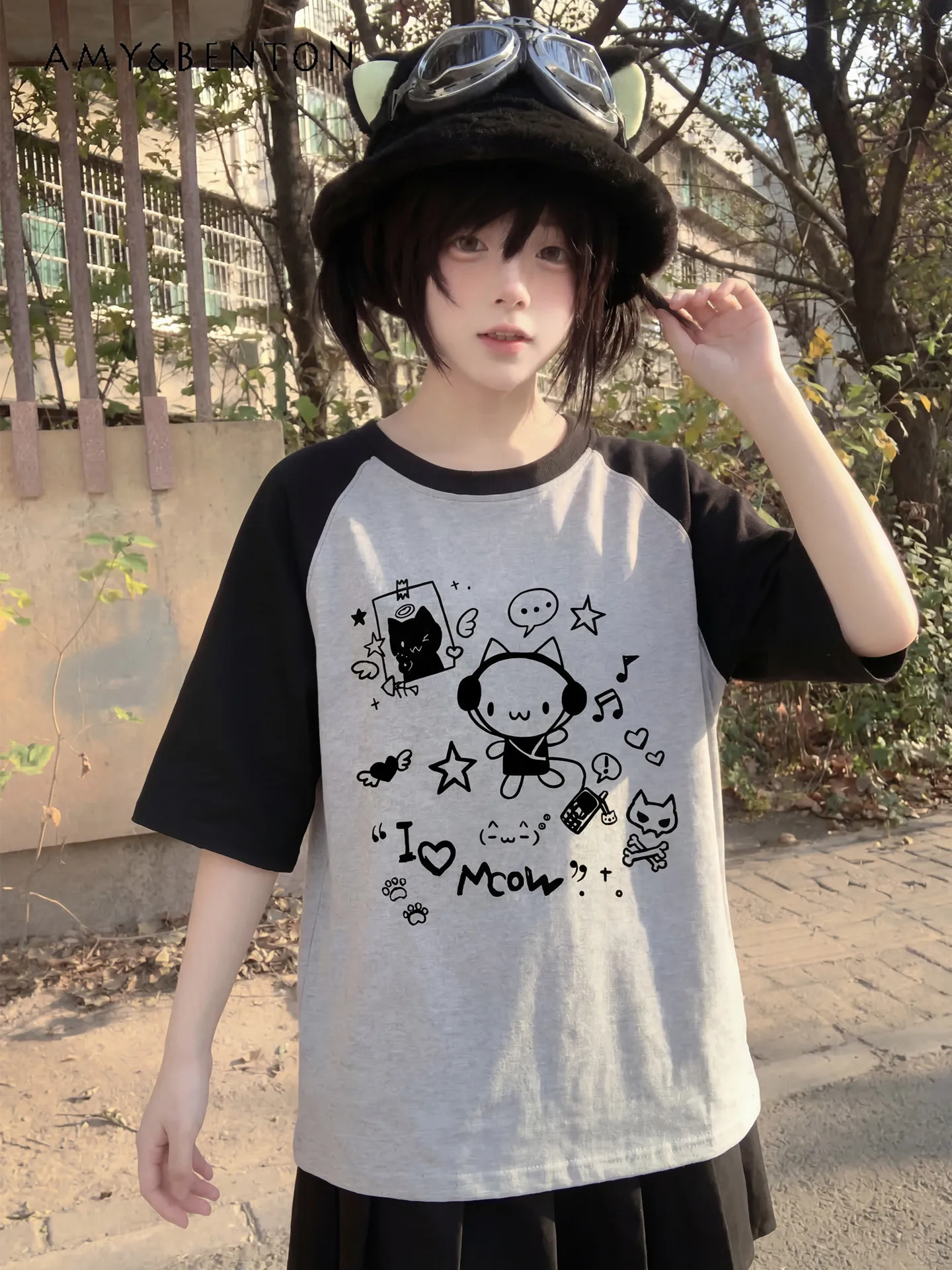 2026 Summer New Women Black Gray Cute Cartoon Cat Print Loose Casual Round Neck Short Raglan Sleeve Streetwear T-shirt
2026 Summer New Women Black Gray Cute Cartoon Cat Print Loose Casual Round Neck Short Raglan Sleeve Streetwear T-shirt