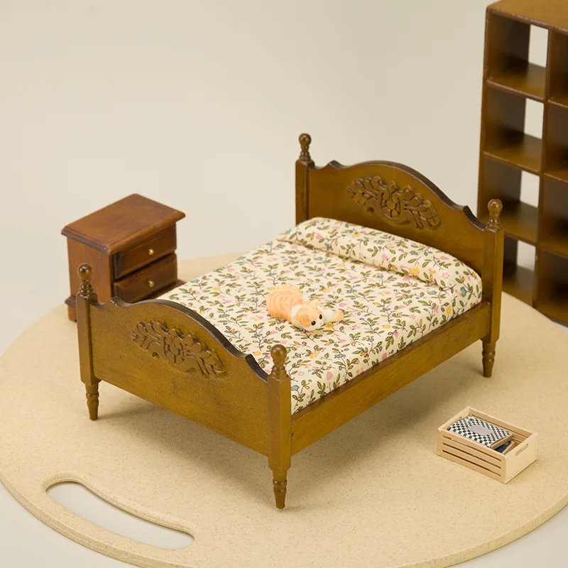 1:12 DOLLHOUSE Dollhouse Mini Furniture Small floral bedroom scene Double bed model pieces
1:12 DOLLHOUSE Dollhouse Mini Furniture Small floral bedroom scene Double bed model pieces