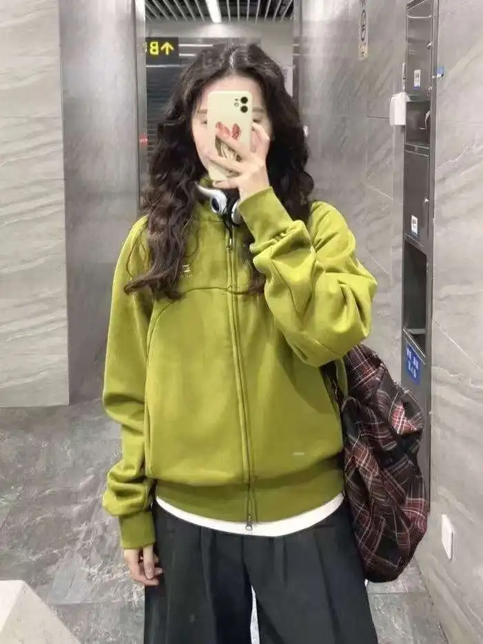 Бейсбольные куртки женские темно-синие 2025 Весна Винтажные на молнии с V-образным вырезом Минималистичные эластичные на трех пуговицах Ветрозащитные плотные в университетском стиле Сафари OL
Бейсбольные куртки женские темно-синие 2025 Весна Винтажные на молнии с V-образным вырезом Минималистичные эластичные на трех пуговицах Ветрозащитные плотные в университетском стиле Сафари OL