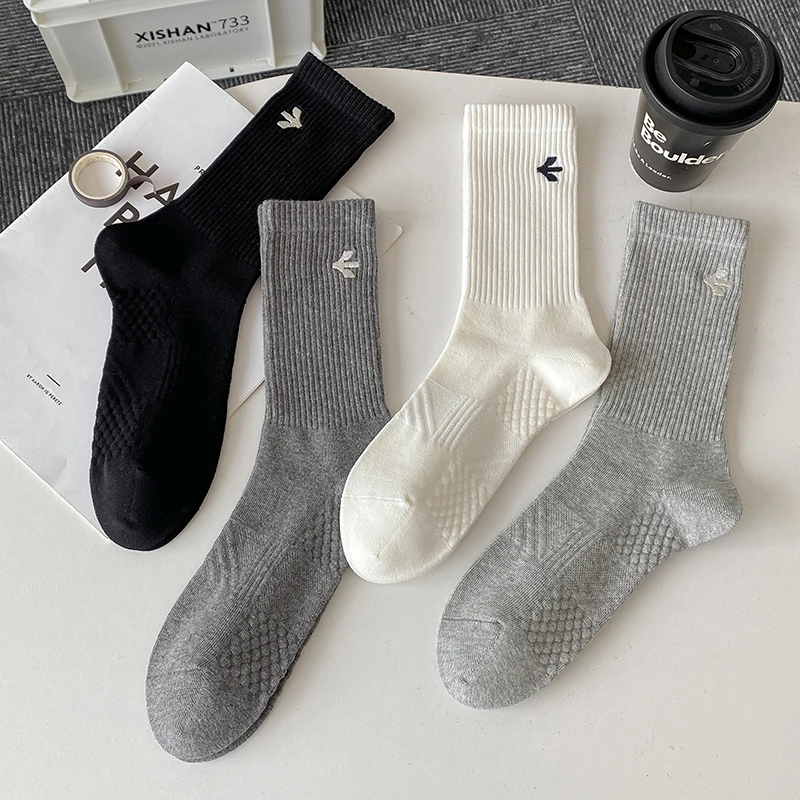 Men Socks New Autumn Simple Solid Color Casual Sports Socks Man Breathable Sweat Absorbing Elastic Long Socks Embroidery Daily
Men Socks New Autumn Simple Solid Color Casual Sports Socks Man Breathable Sweat Absorbing Elastic Long Socks Embroidery Daily