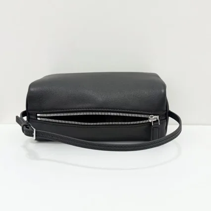 2026 High-end Niche New Pen Holder Bag Women's Fashion Versatile Shoulder Messenger Bag Leather Handbag
2026 High-end Niche New Pen Holder Bag Women's Fashion Versatile Shoulder Messenger Bag Leather Handbag