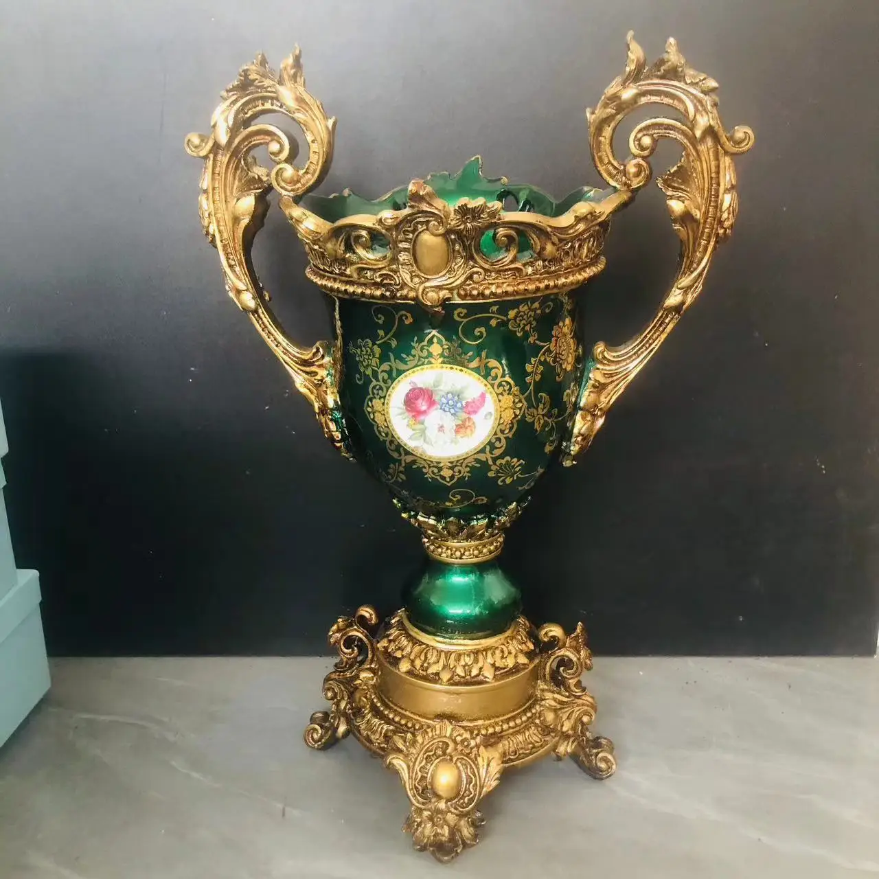 American retro double ear vase creative desktop foyer home, American countryside light luxury floor decoration
American retro double ear vase creative desktop foyer home, American countryside light luxury floor decoration