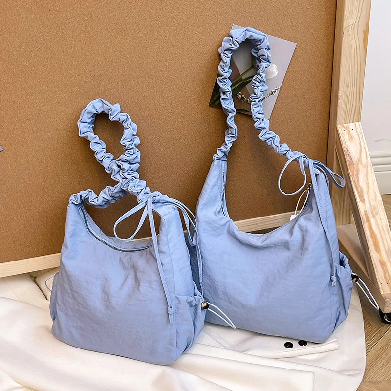 Simple Nylon Women's Wide Strap Shoulder Bag Luxury Designer Handbag Fashion Brand Crossbody Bag Ladies Casual Tote Travel Bag
Simple Nylon Women's Wide Strap Shoulder Bag Luxury Designer Handbag Fashion Brand Crossbody Bag Ladies Casual Tote Travel Bag