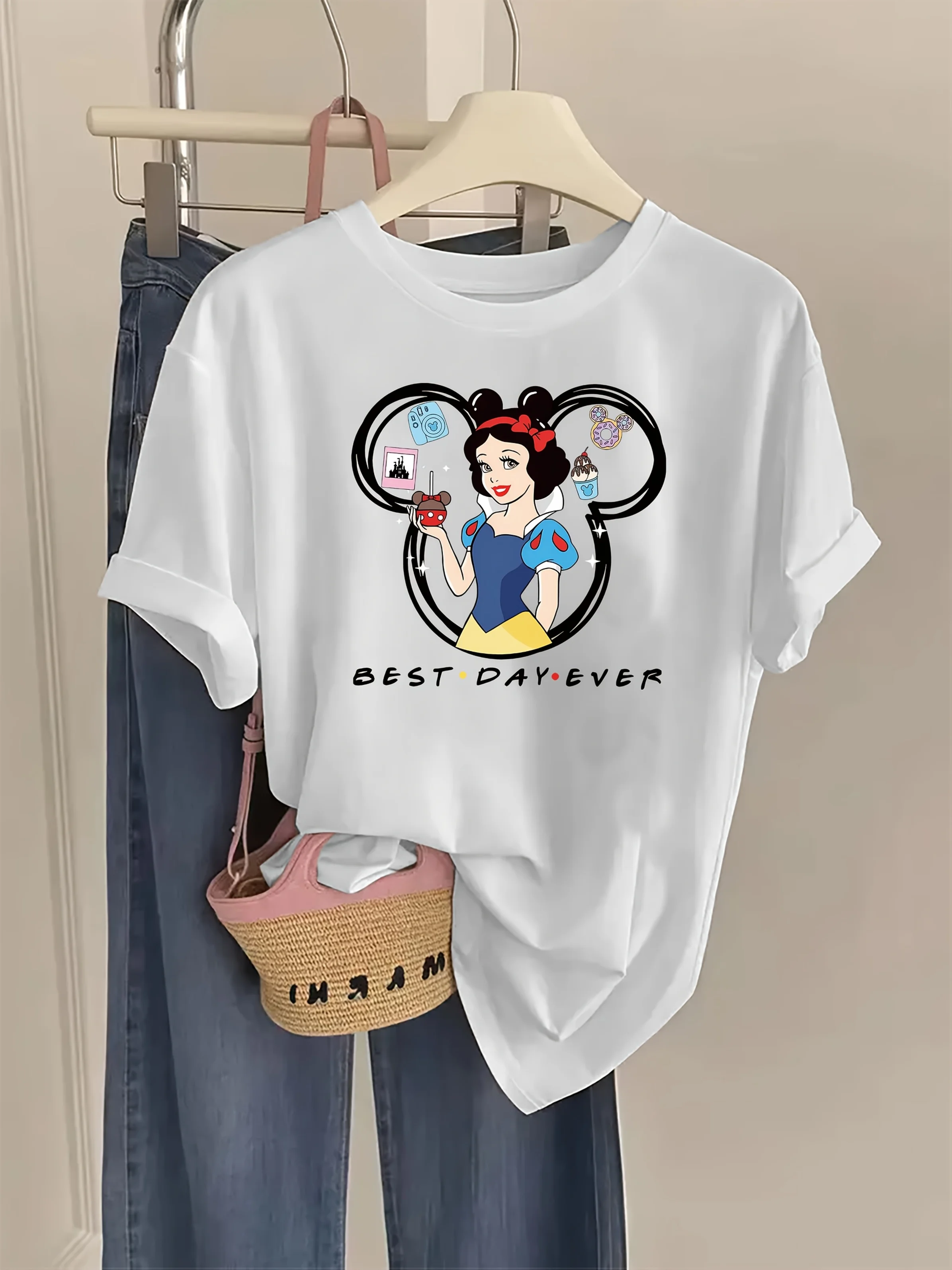 2025 Женская повседневная удобная уникальная черная футболка с круглым вырезом и короткими рукавами с принтом Disney с уникальным улыбающимся лицом 
2025 Женская повседневная удобная уникальная черная футболка с круглым вырезом и короткими рукавами с принтом Disney с уникальным улыбающимся лицом