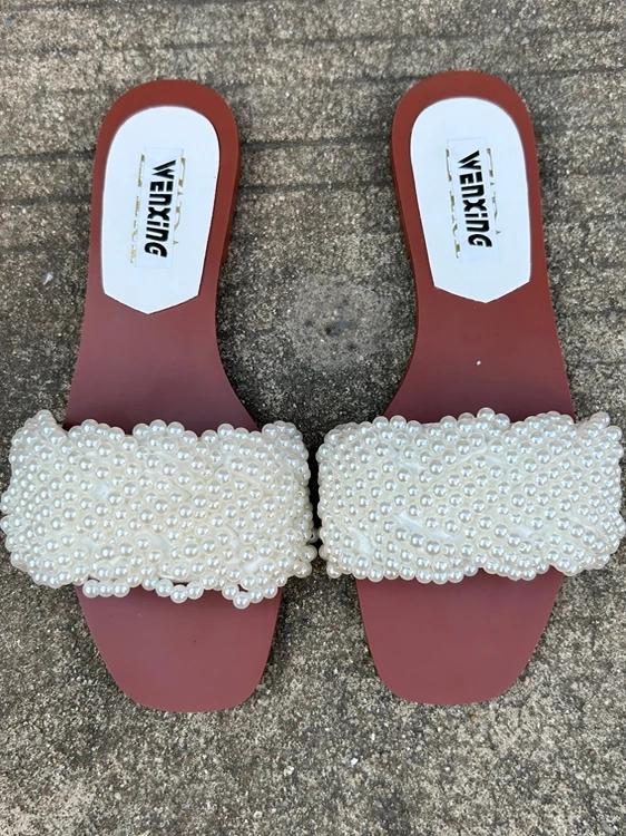 Trendy Summer 2025 Flat Bottom Fairy Style Beaded Sandals Women's Outdoor Wear Breathable Slip-On Casual Flats Slipper
Trendy Summer 2025 Flat Bottom Fairy Style Beaded Sandals Women's Outdoor Wear Breathable Slip-On Casual Flats Slipper