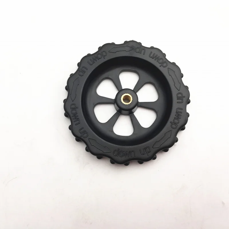 For the 3D printer accessory CR-10 hot bed platform, manually tighten the large nut
For the 3D printer accessory CR-10 hot bed platform, manually tighten the large nut