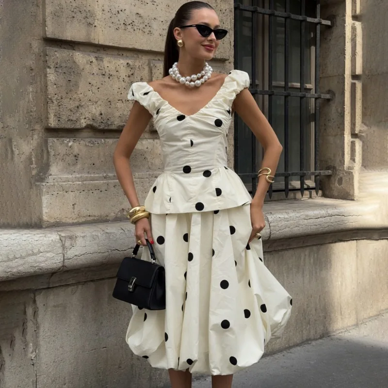 Tuularose Women's Polka Dot Long Skirt 2-piece Set Sexy V-neck Vest Top Loose Skirt Set Elegant Vintage Summer Women Dress Sets
Tuularose Women's Polka Dot Long Skirt 2-piece Set Sexy V-neck Vest Top Loose Skirt Set Elegant Vintage Summer Women Dress Sets