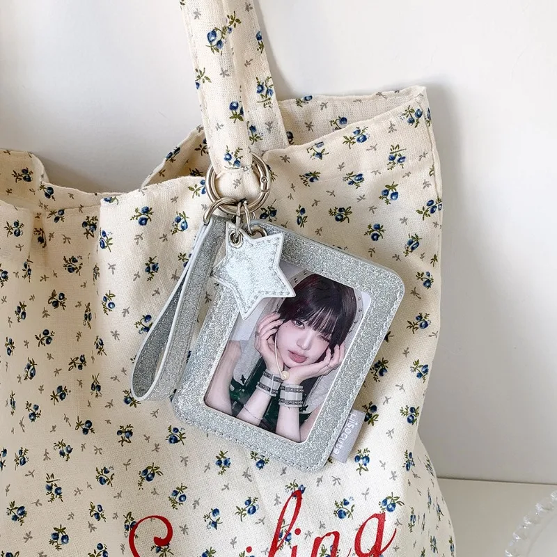 3inch Shiny Star Photo Card Holder Fashion Card Pouch Idol Photo Student ID Card Photocard Display Sleeve Bag Decorative Pendant
3inch Shiny Star Photo Card Holder Fashion Card Pouch Idol Photo Student ID Card Photocard Display Sleeve Bag Decorative Pendant