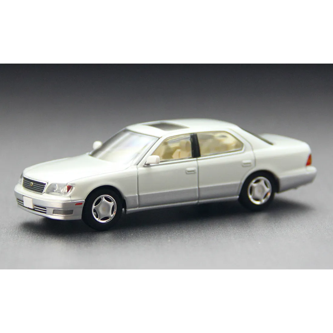 TOMY Simulation Alloy Car Model Tomica Cars Toys For Boys TLV Car Model Toy Lexus LS400
TOMY Simulation Alloy Car Model Tomica Cars Toys For Boys TLV Car Model Toy Lexus LS400