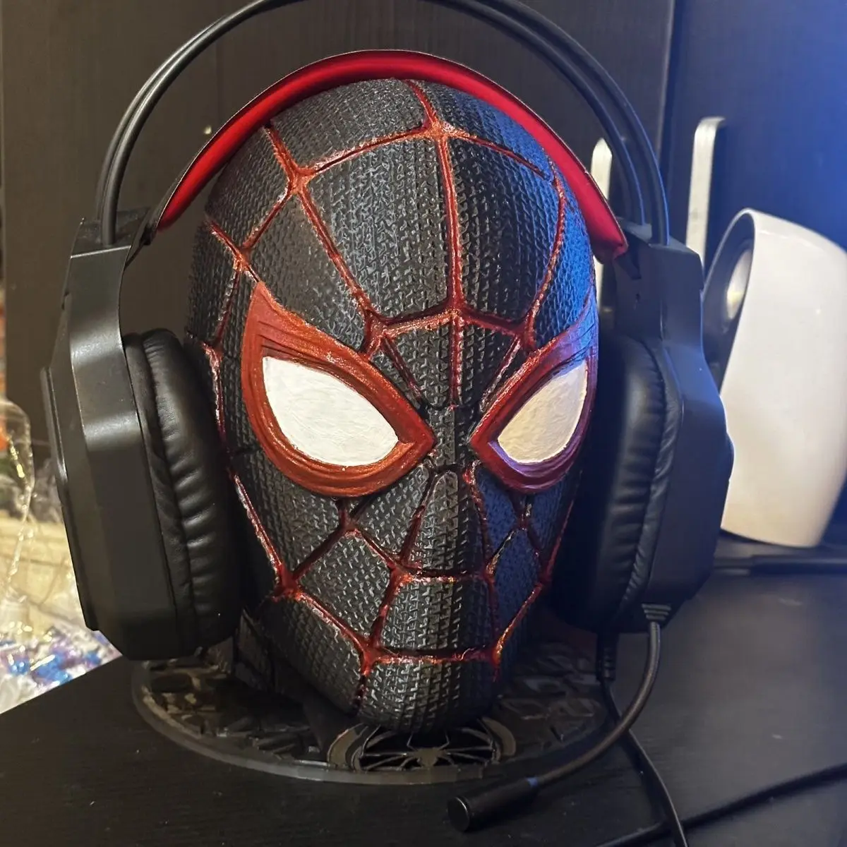 Spider Man Miles Cool Earphone Stand Marvel Striving for Personality Giving Boyfriend Toys Gifts Game Table Ornaments In Stock
Spider Man Miles Cool Earphone Stand Marvel Striving for Personality Giving Boyfriend Toys Gifts Game Table Ornaments In Stock