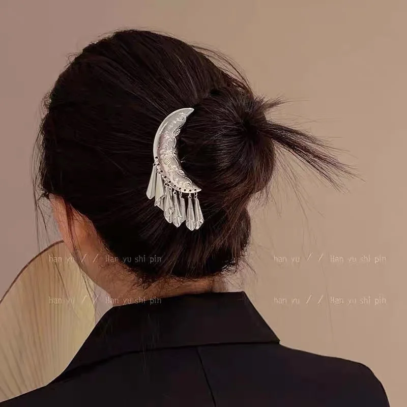 New Chinese ethnic style! U-shaped tassel high-end hairpin, hairpin, step shaking antique style metal headwear for women
New Chinese ethnic style! U-shaped tassel high-end hairpin, hairpin, step shaking antique style metal headwear for women