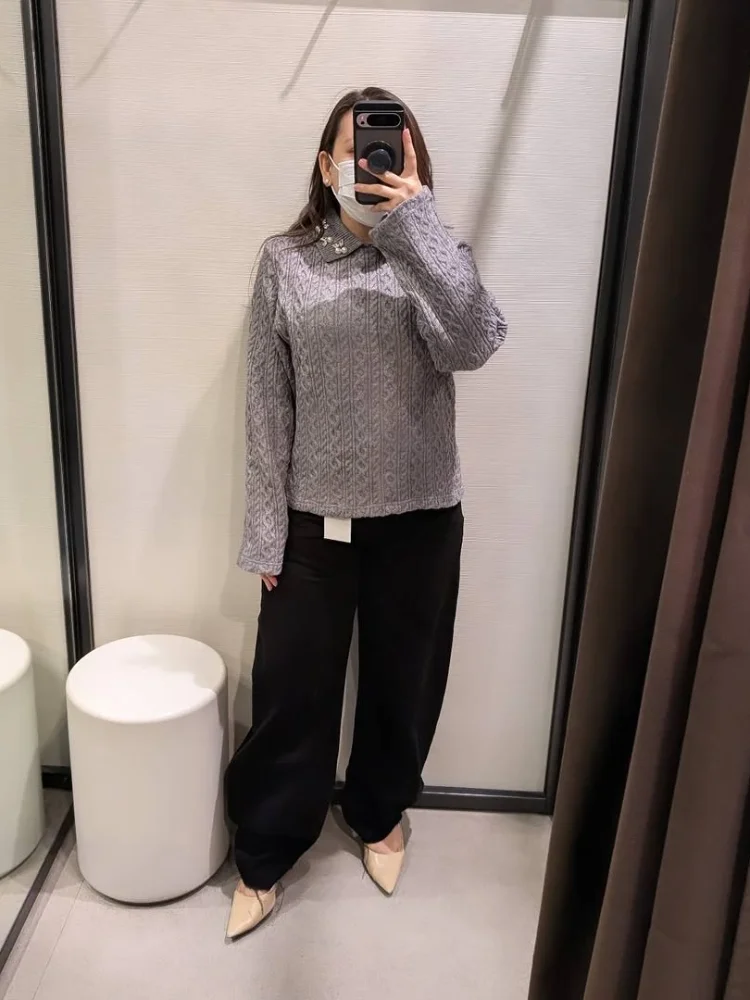 Chic Jewelry Collar Knitted Sweater Women Casual Long-sleeved Loose Lapel Solid 2026 New Sweaters Lady Spring Autumn Street Wear
Chic Jewelry Collar Knitted Sweater Women Casual Long-sleeved Loose Lapel Solid 2026 New Sweaters Lady Spring Autumn Street Wear