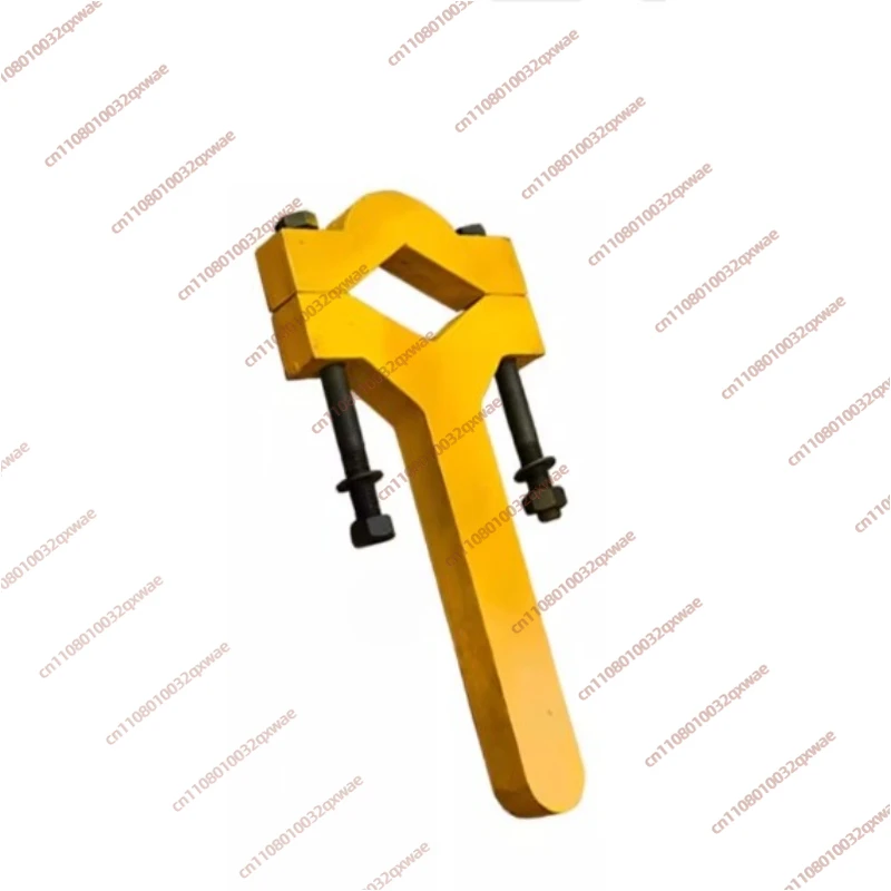 Большой средний рычаг ковша экскаватора, специальный ключ для замены сальника, специальный инструмент для снятия больших гаек масляного цилиндра
Большой средний рычаг ковша экскаватора, специальный ключ для замены сальника, специальный инструмент для снятия больших гаек масляного цилиндра