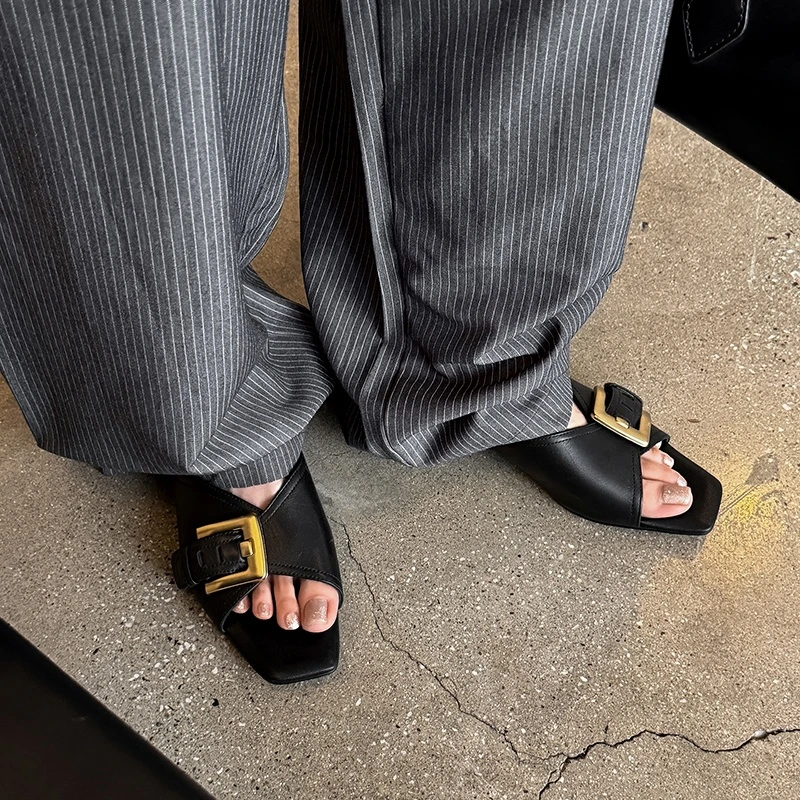 2026 Spring Summer New Women's Modern Slippers Metal Buckle Decoration Genuine Leather Square-Toe Slip-On Sandals Bota Feminina
2026 Spring Summer New Women's Modern Slippers Metal Buckle Decoration Genuine Leather Square-Toe Slip-On Sandals Bota Feminina