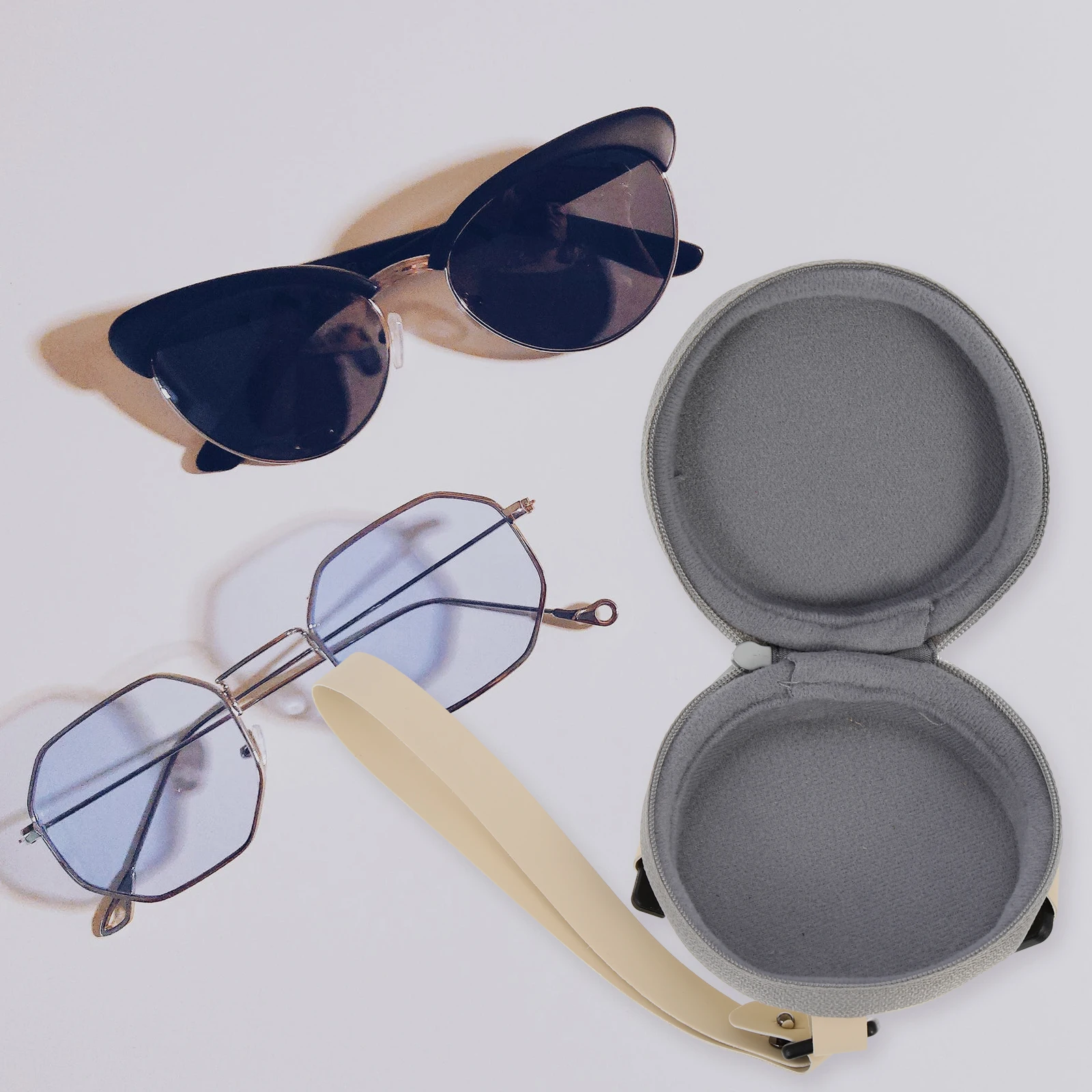 Round Foldable Durable Travel Eyewear Sunglass Case Storage Simple Protective Glasses Folding Sunglasses Case Bag
Round Foldable Durable Travel Eyewear Sunglass Case Storage Simple Protective Glasses Folding Sunglasses Case Bag