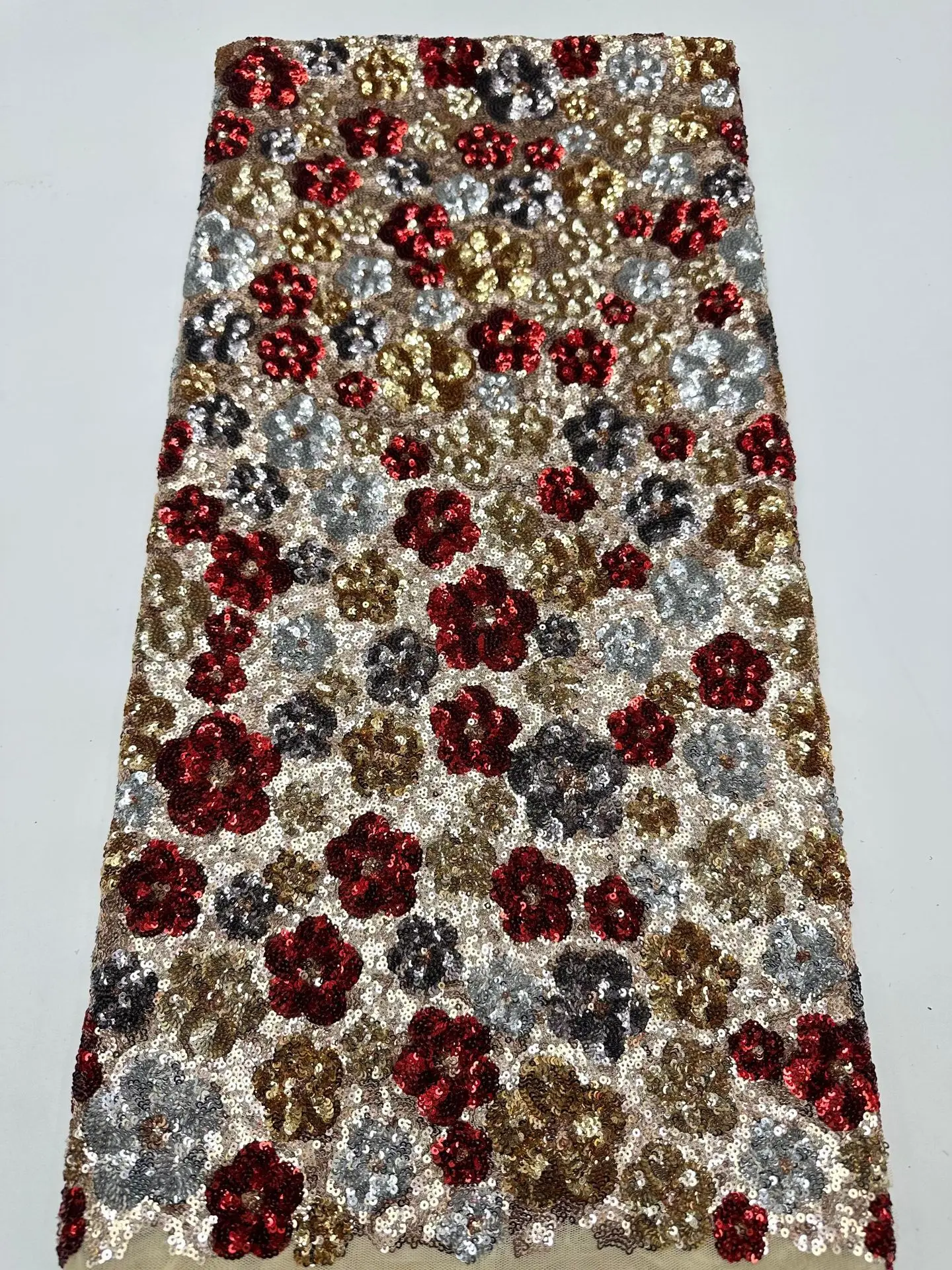 High-end chiffon base with precise multicolored sequin floral embroidery fabric for wedding dresses, evening gowns,sequin fabric
High-end chiffon base with precise multicolored sequin floral embroidery fabric for wedding dresses, evening gowns,sequin fabric