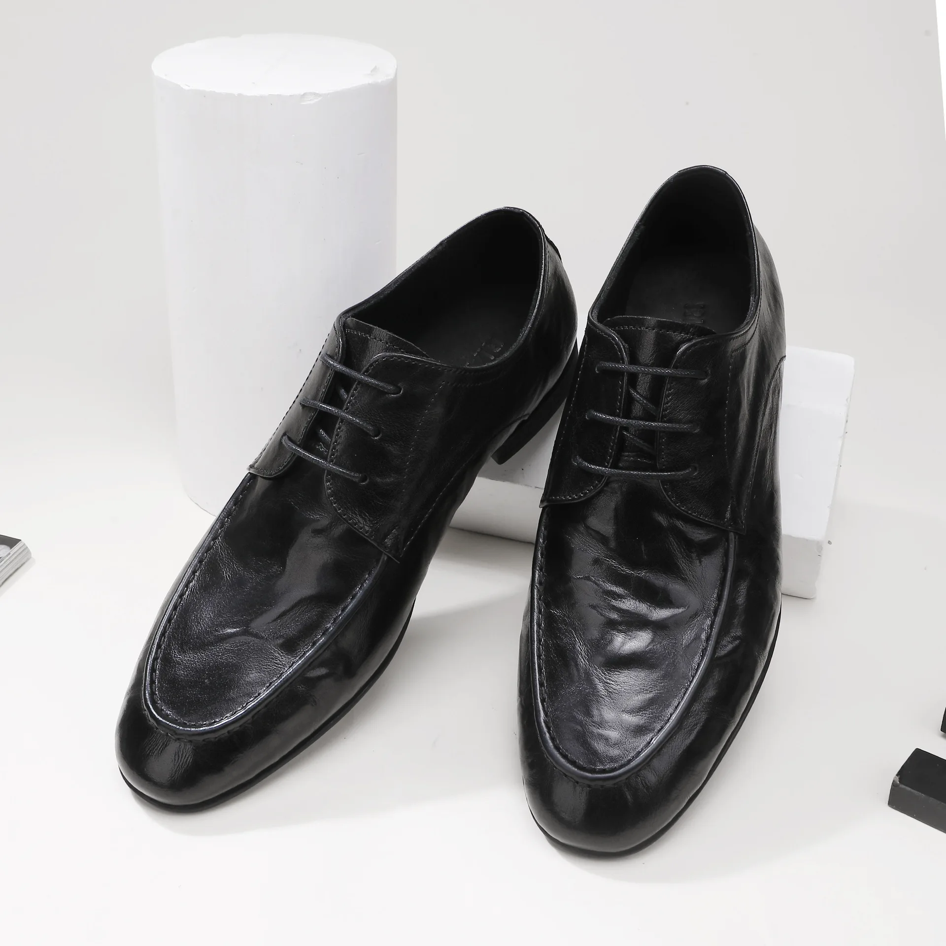 Men's New Spring and Autumn Hand Grab Pattern Business Casual Men's British Groom Leather Shoes
Men's New Spring and Autumn Hand Grab Pattern Business Casual Men's British Groom Leather Shoes
