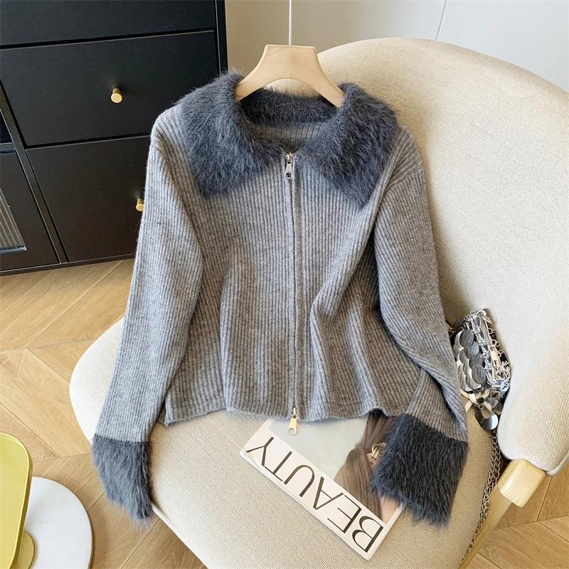 2025 Autumn / Winter New Fur Collar Long Sleeved Sweater Jacket, Women's Double Zipper Knitted Jacket
2025 Autumn / Winter New Fur Collar Long Sleeved Sweater Jacket, Women's Double Zipper Knitted Jacket