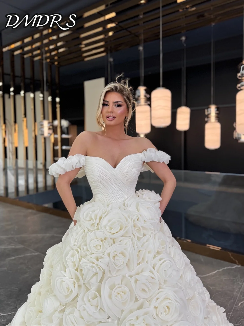 Sexy Spaghetti Strap Wedding Dress Charming 3D Flower Bridal Gown Dress Charming A-Line Floor Length Bridal Gown Customized
Sexy Spaghetti Strap Wedding Dress Charming 3D Flower Bridal Gown Dress Charming A-Line Floor Length Bridal Gown Customized