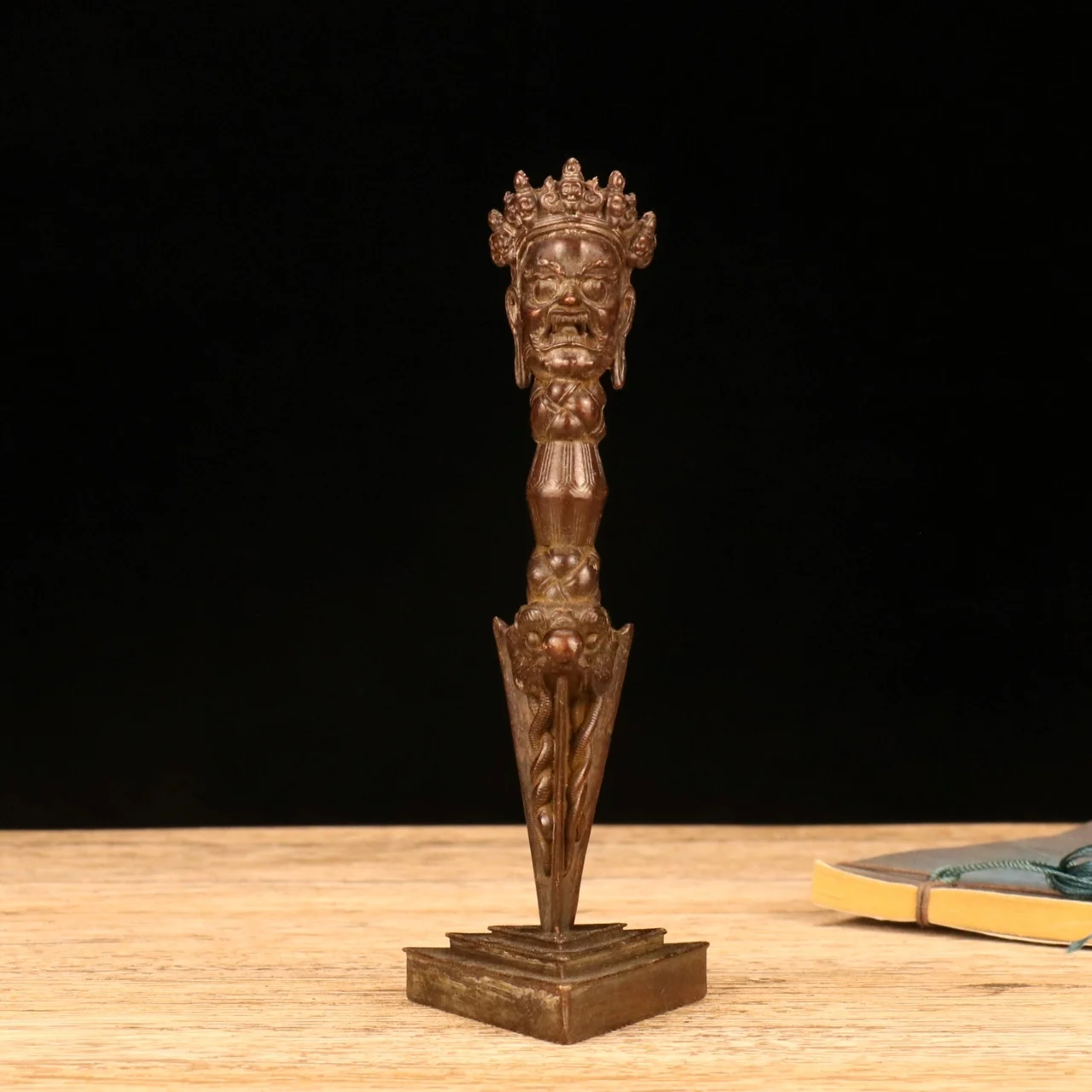 Kizo King Bodhisattva copper belt base Vajra pestle magic pestle tabletop Animal sculpture Statue Craft home office decorative
Kizo King Bodhisattva copper belt base Vajra pestle magic pestle tabletop Animal sculpture Statue Craft home office decorative