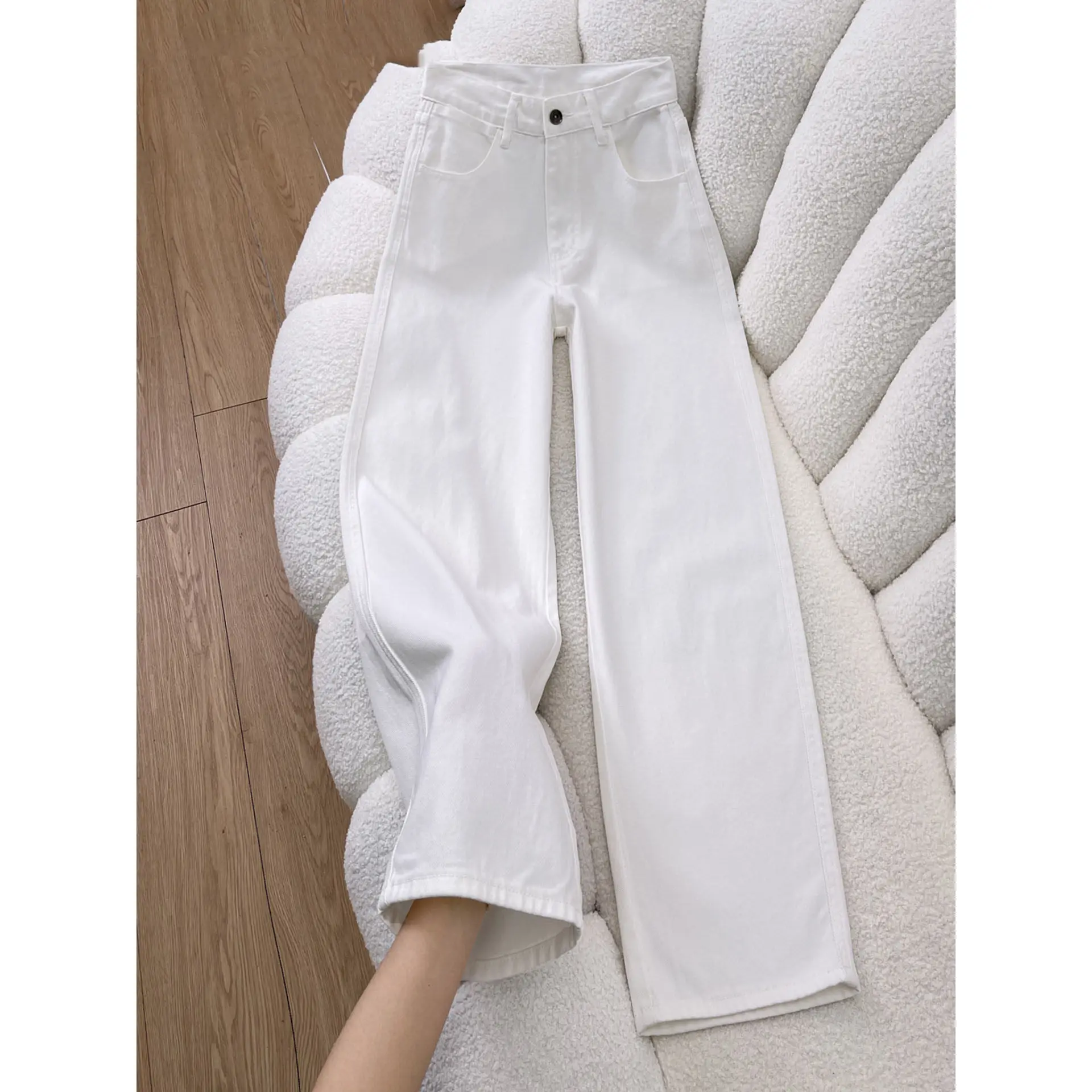 White Straight Leg Jeans Women's Summer New Small Size Loose High Waist Slimming Fashionable Wide Leg Pants
White Straight Leg Jeans Women's Summer New Small Size Loose High Waist Slimming Fashionable Wide Leg Pants